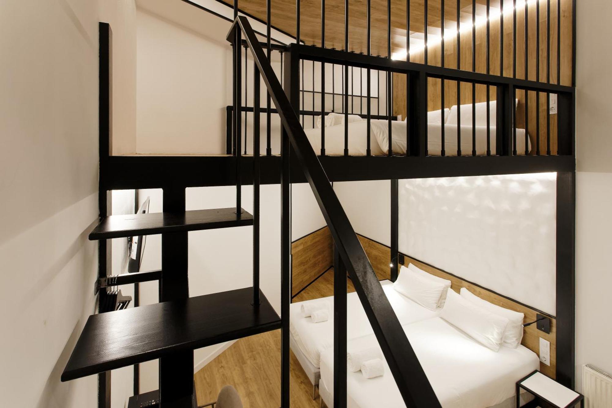 Duplex Quadruple Interior Room