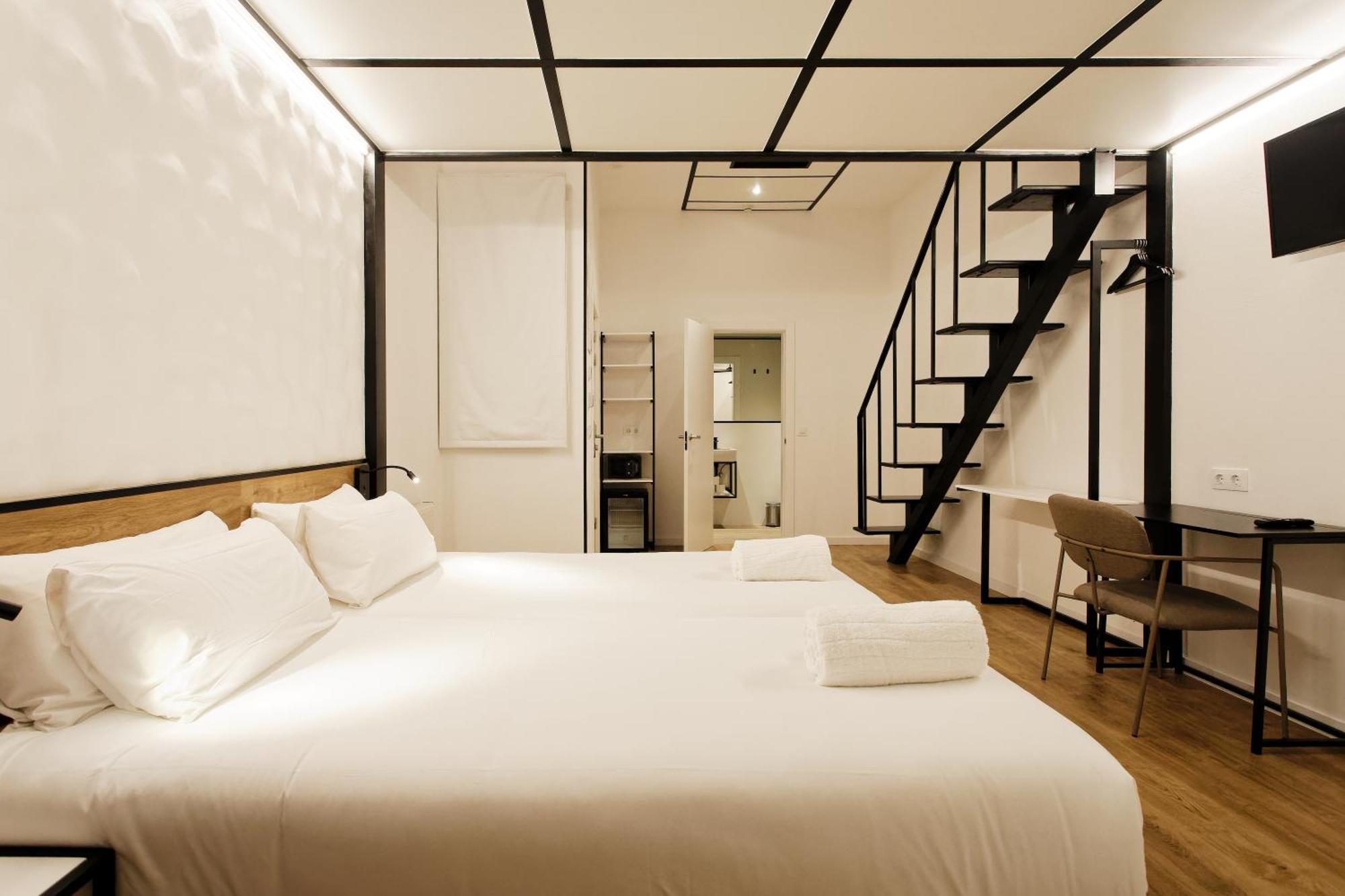 Duplex Quadruple Interior Room