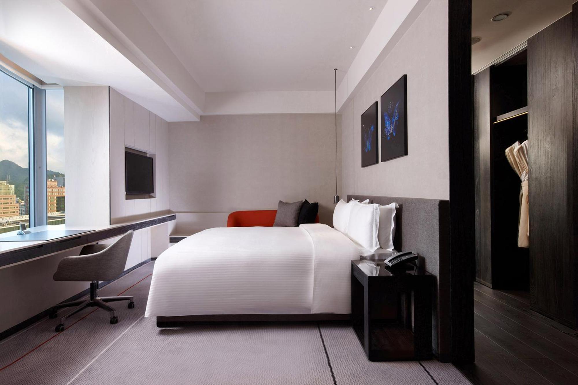 Premium King Room