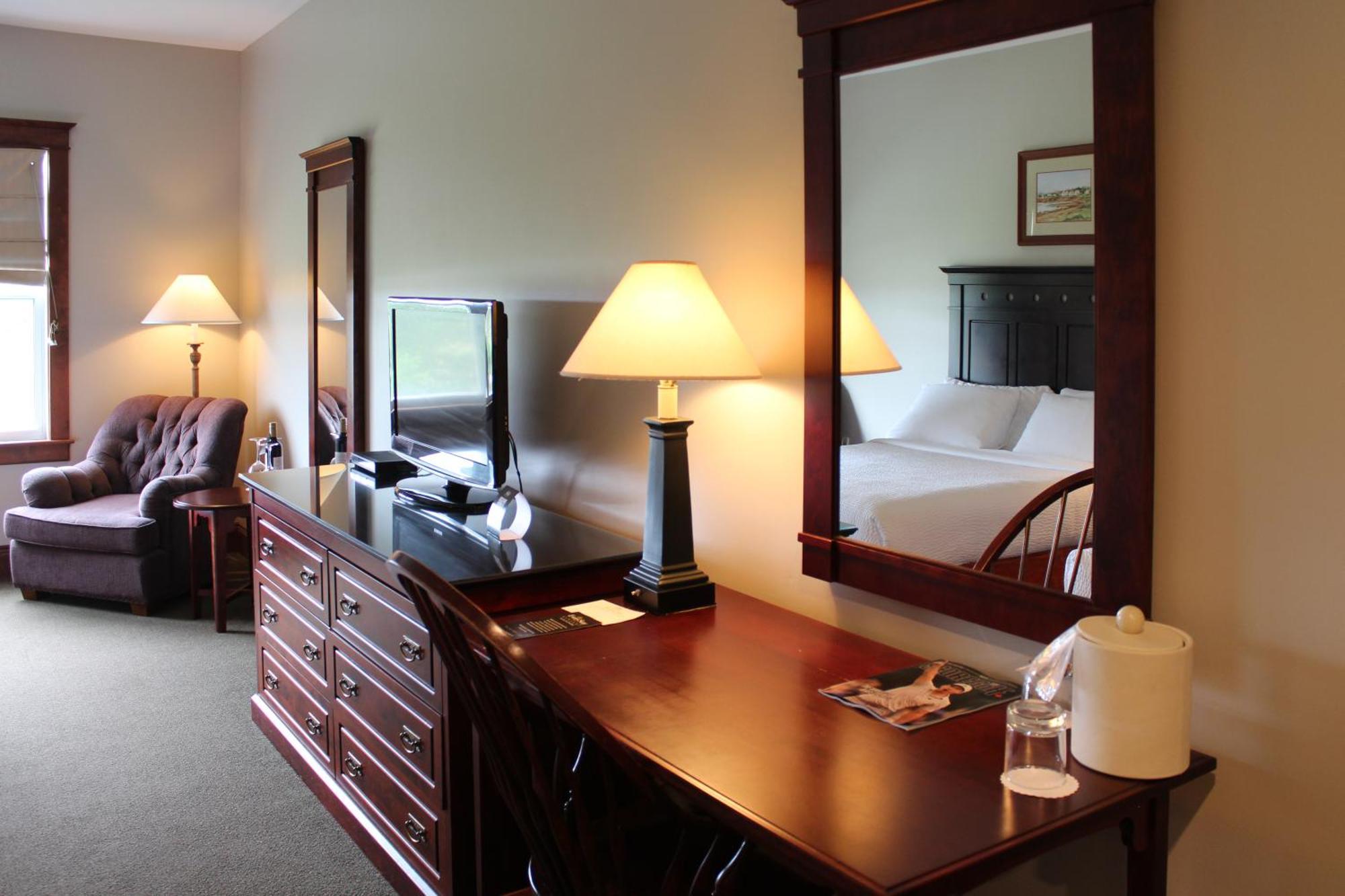 Standard Queen Room with Two Queen Beds,1530554395:JPEG