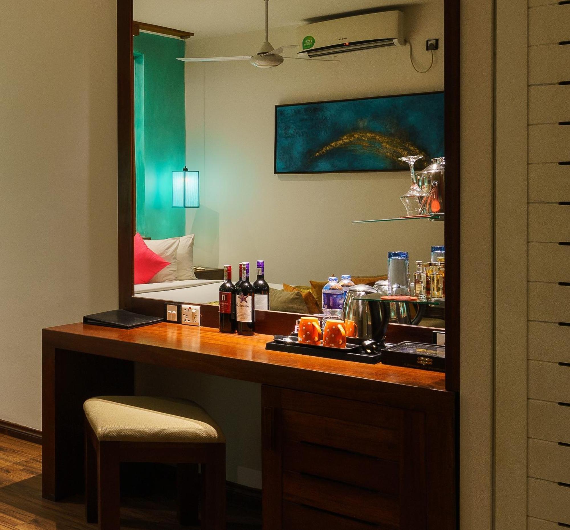 Deluxe Room Sea View on selected wines