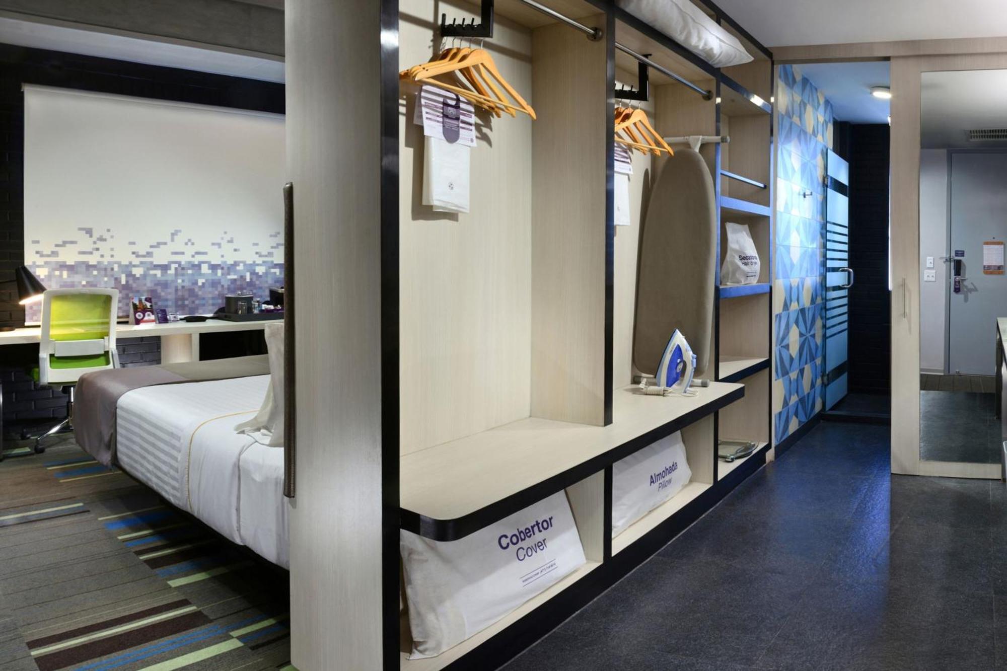 Aloft Guest Room 1 King