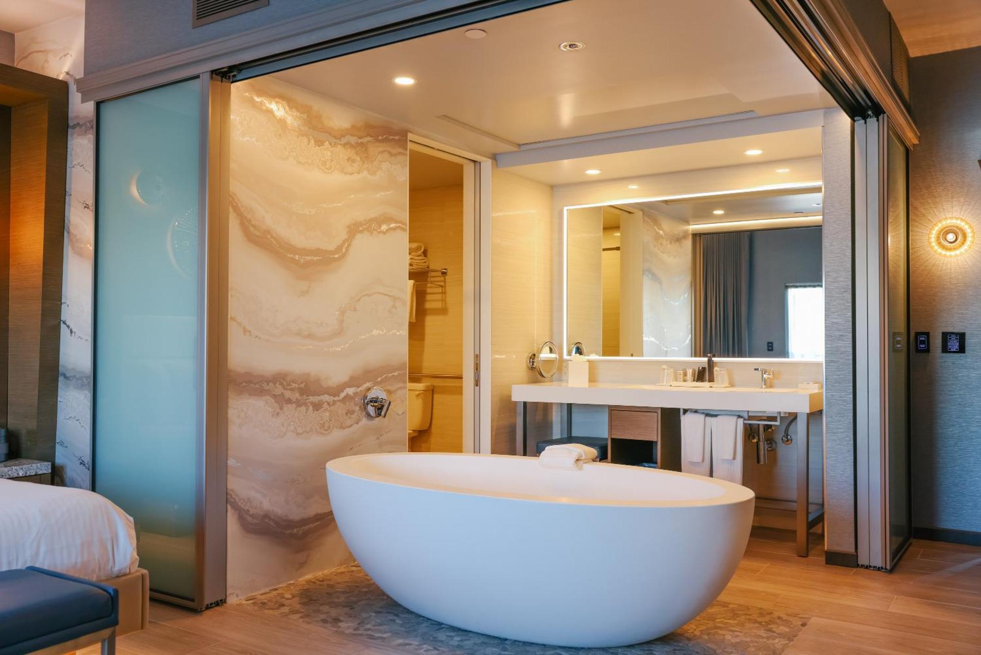 Deluxe King Spa Room Disability Access