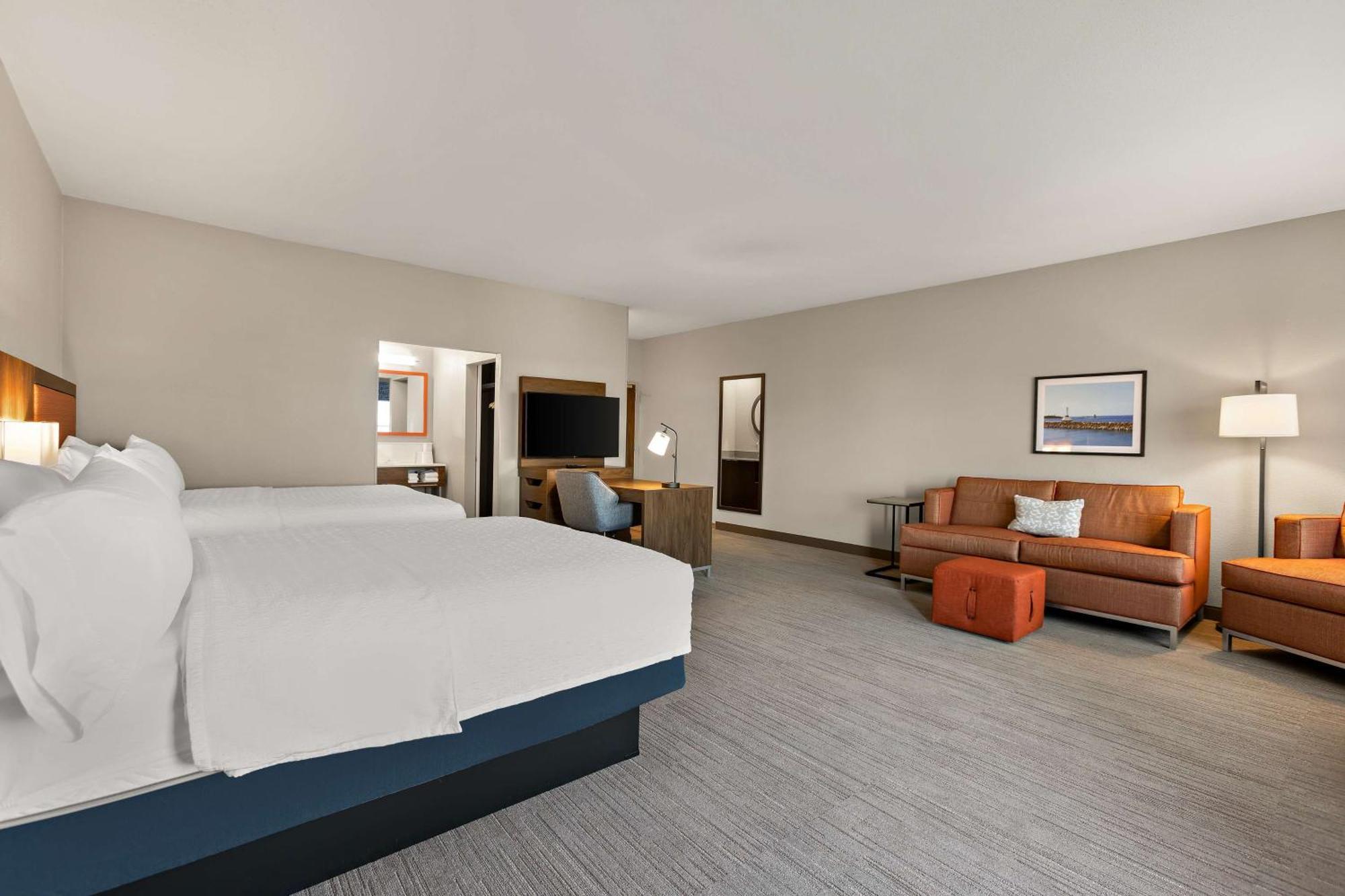 Queen Studio with Two Queen Beds - Non-Smoking