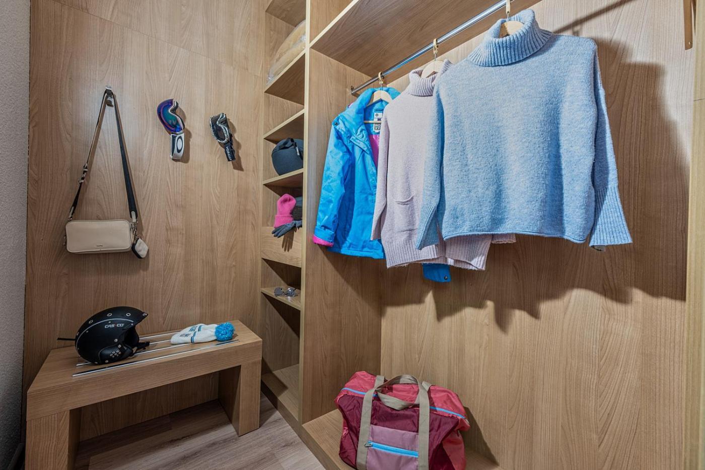 Single Room with Mountain View,1533367216:JPEG