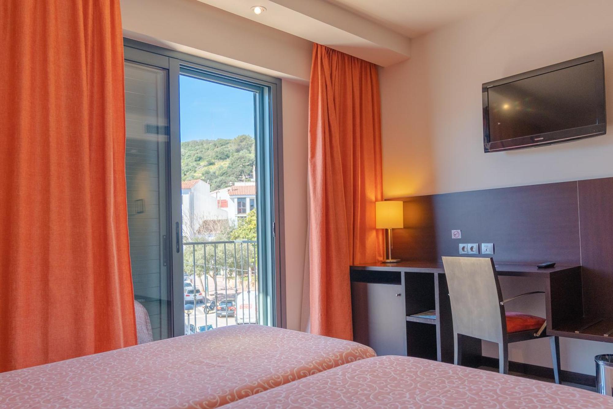 Twin Room,1533824662:JPEG