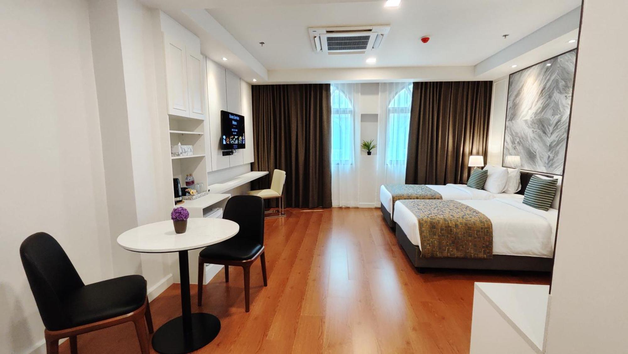 Grand Premier Room