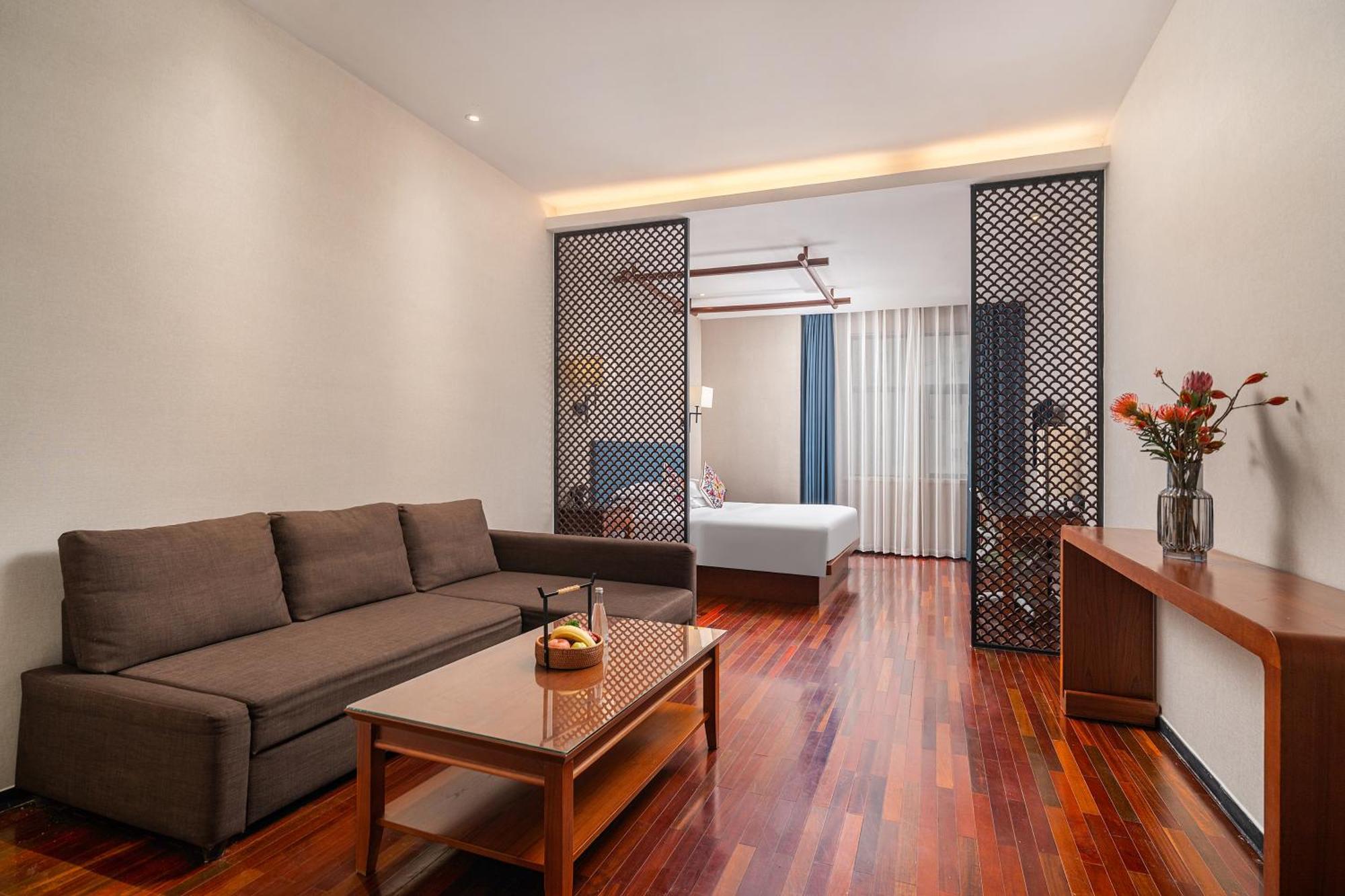 Family Room,1535718637:JPEG