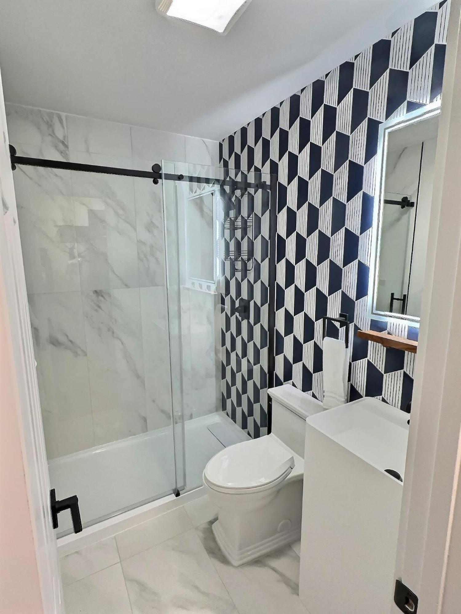 Deluxe King Suite,1536538975:JPEG