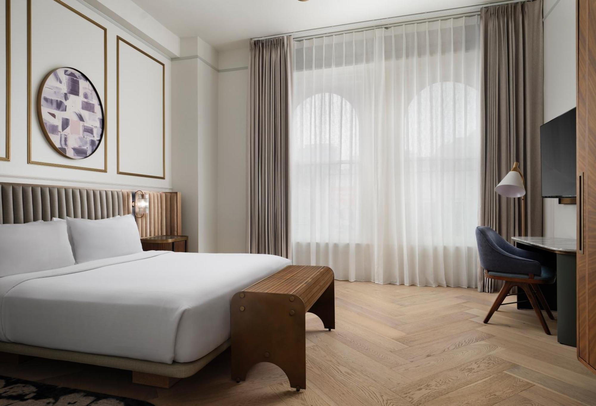 King Room with Adapted Tub - Mobility Accessible,1557488080:JPEG