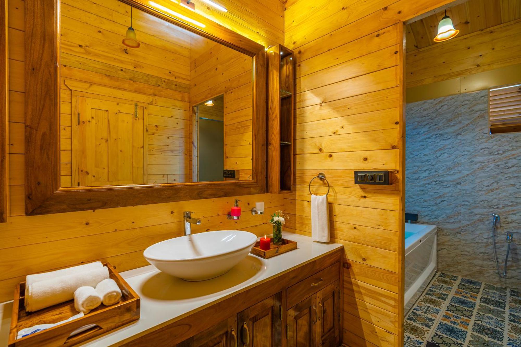 Royal Sea View Suite Jacuzzi on Food & Beverages 21 Happy Hours
