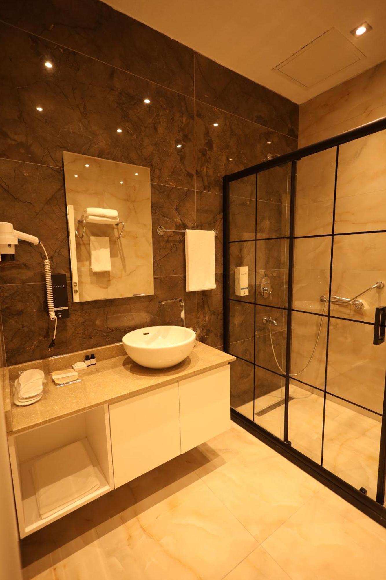Suite Balcony,1507915330:JPEG