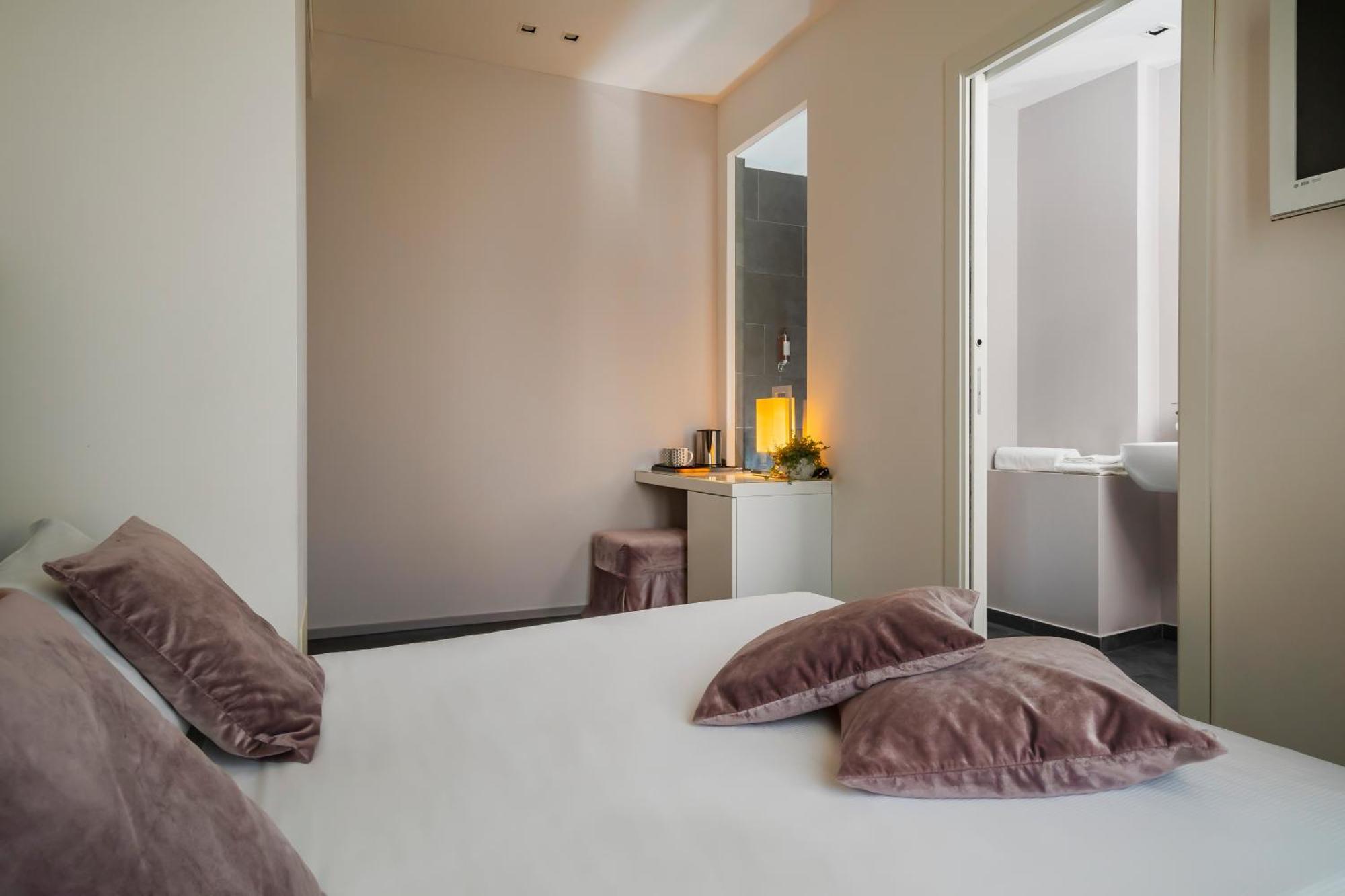 Double Room,1537961017:JPEG