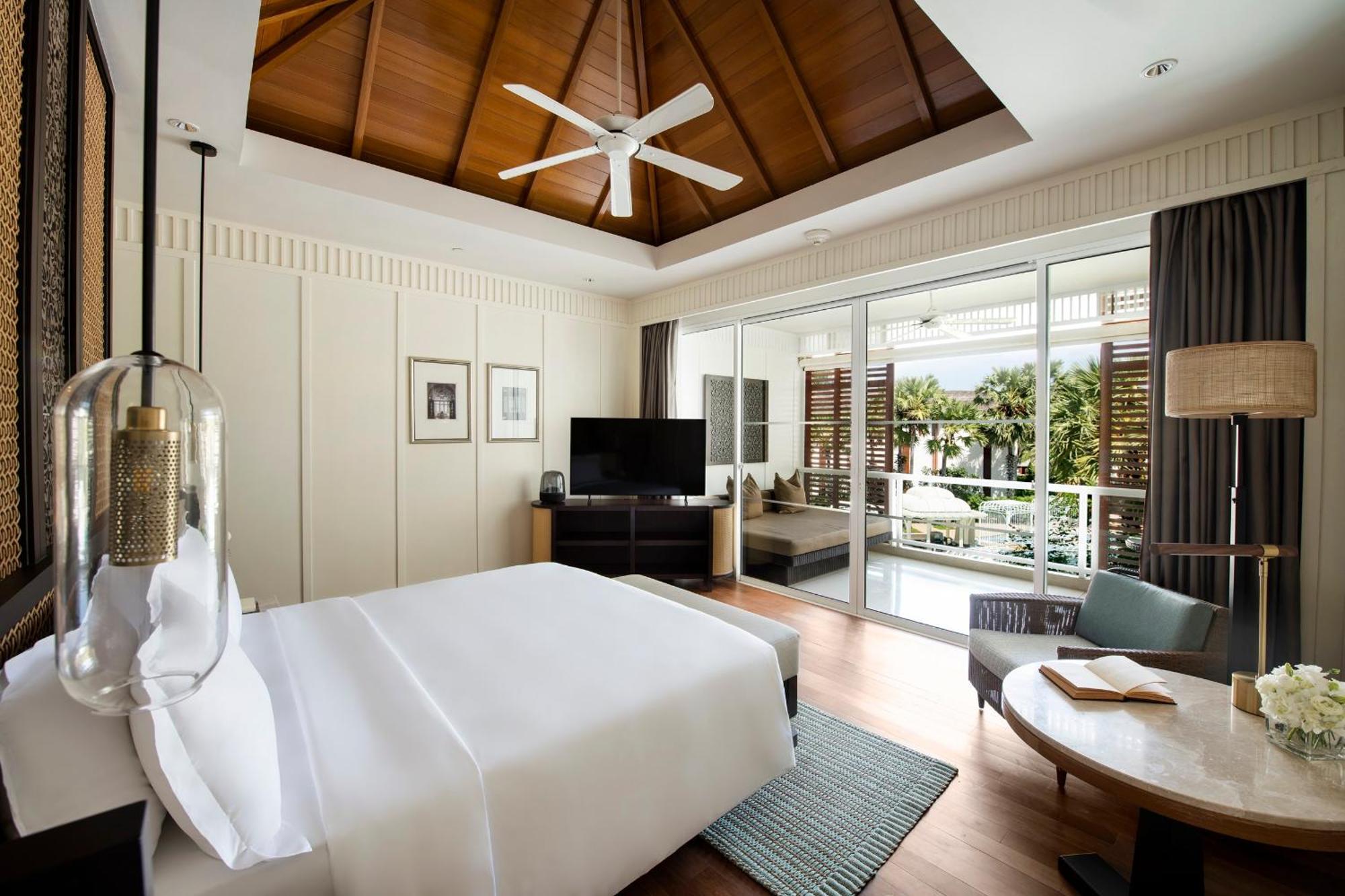 Premium King Room Pool View