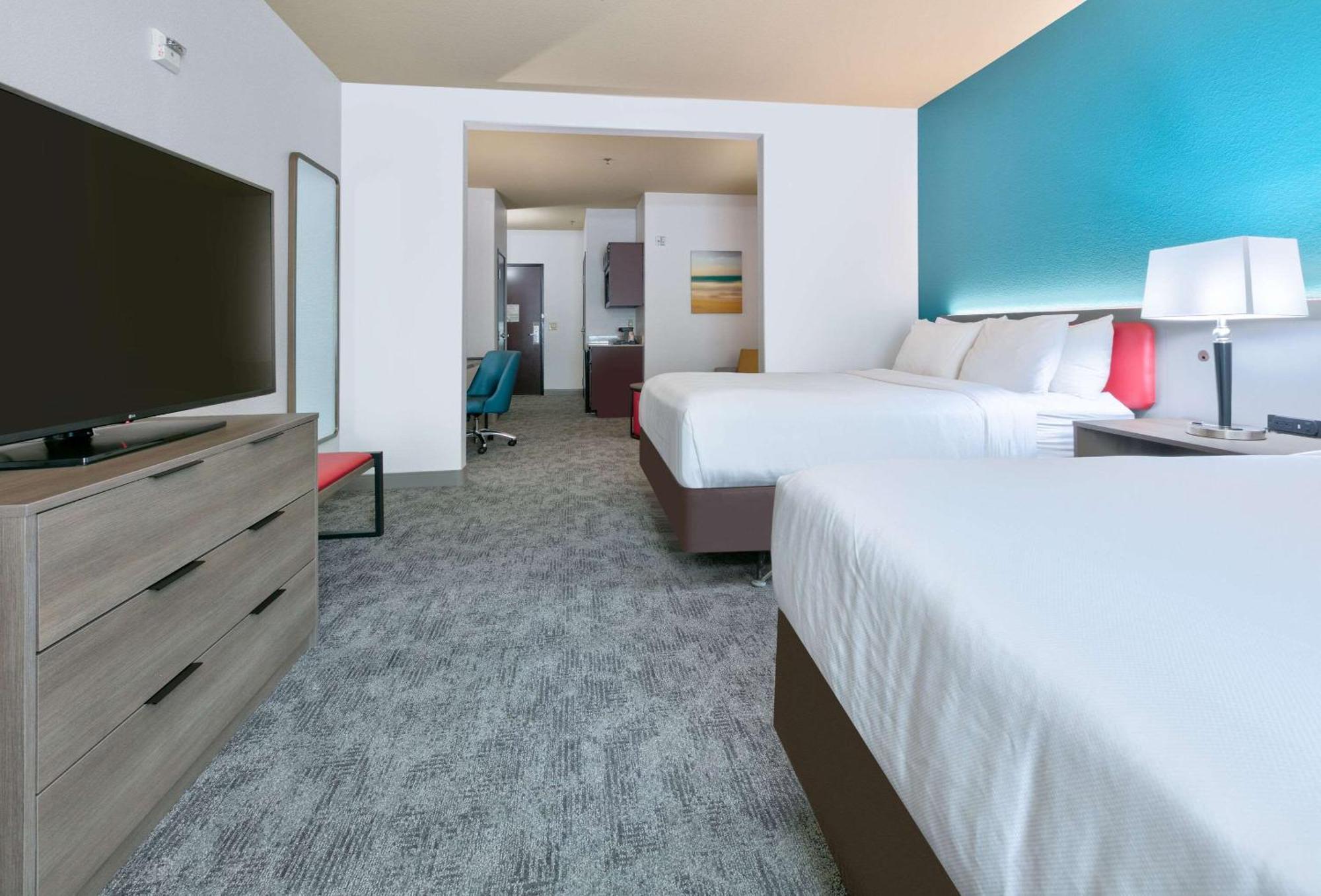 Queen Suite with Two Queen Beds - Disability Access- Non-Smoking