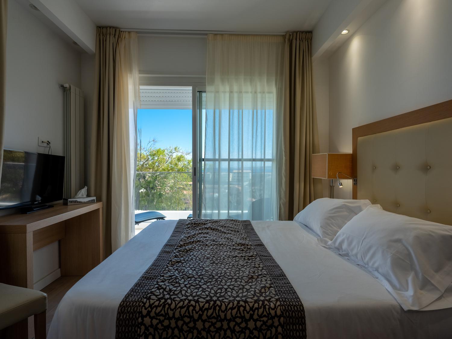 S Small Double Room Balcony Sea or Pool View