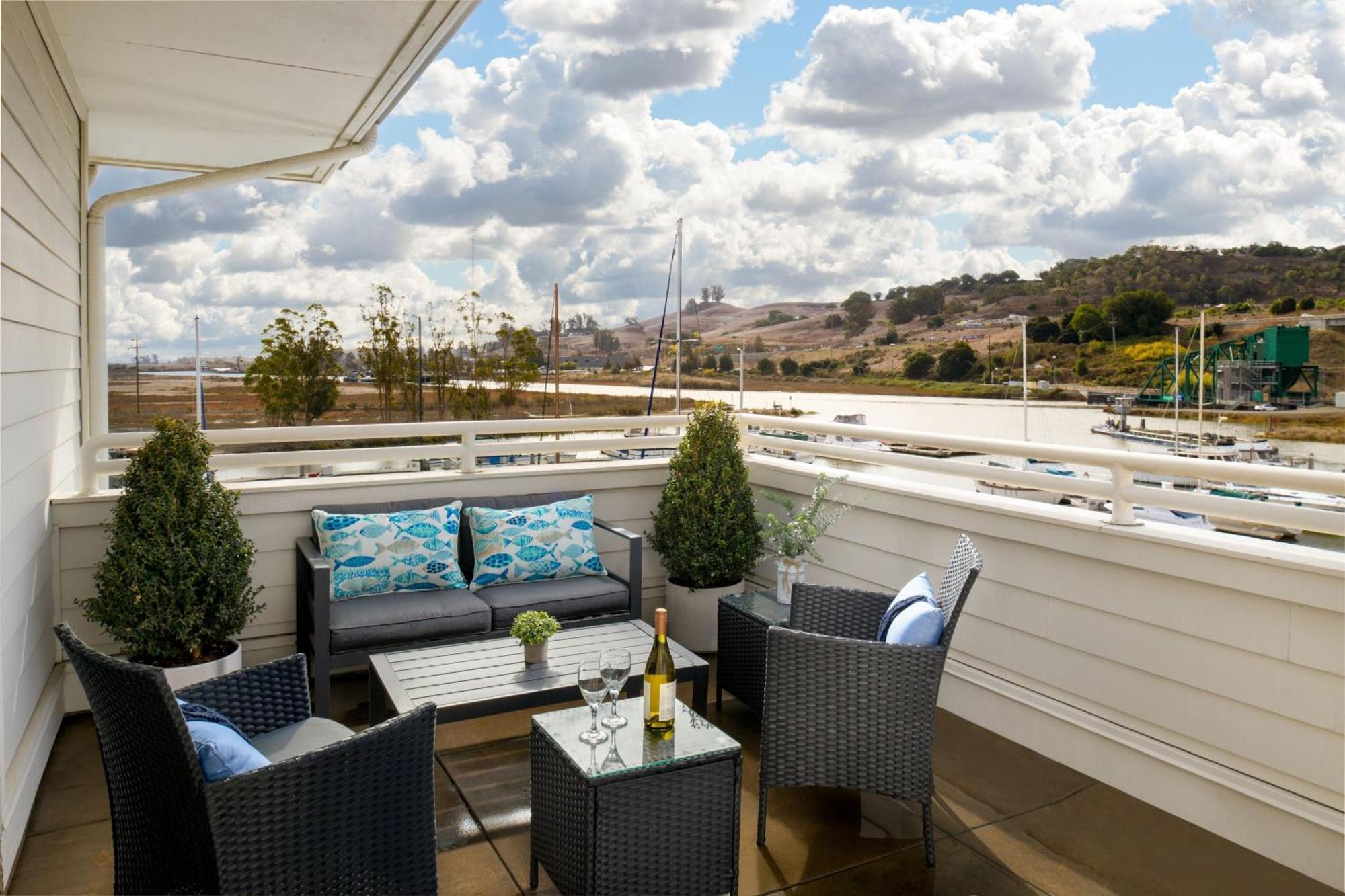 Junior King Suite Marina View