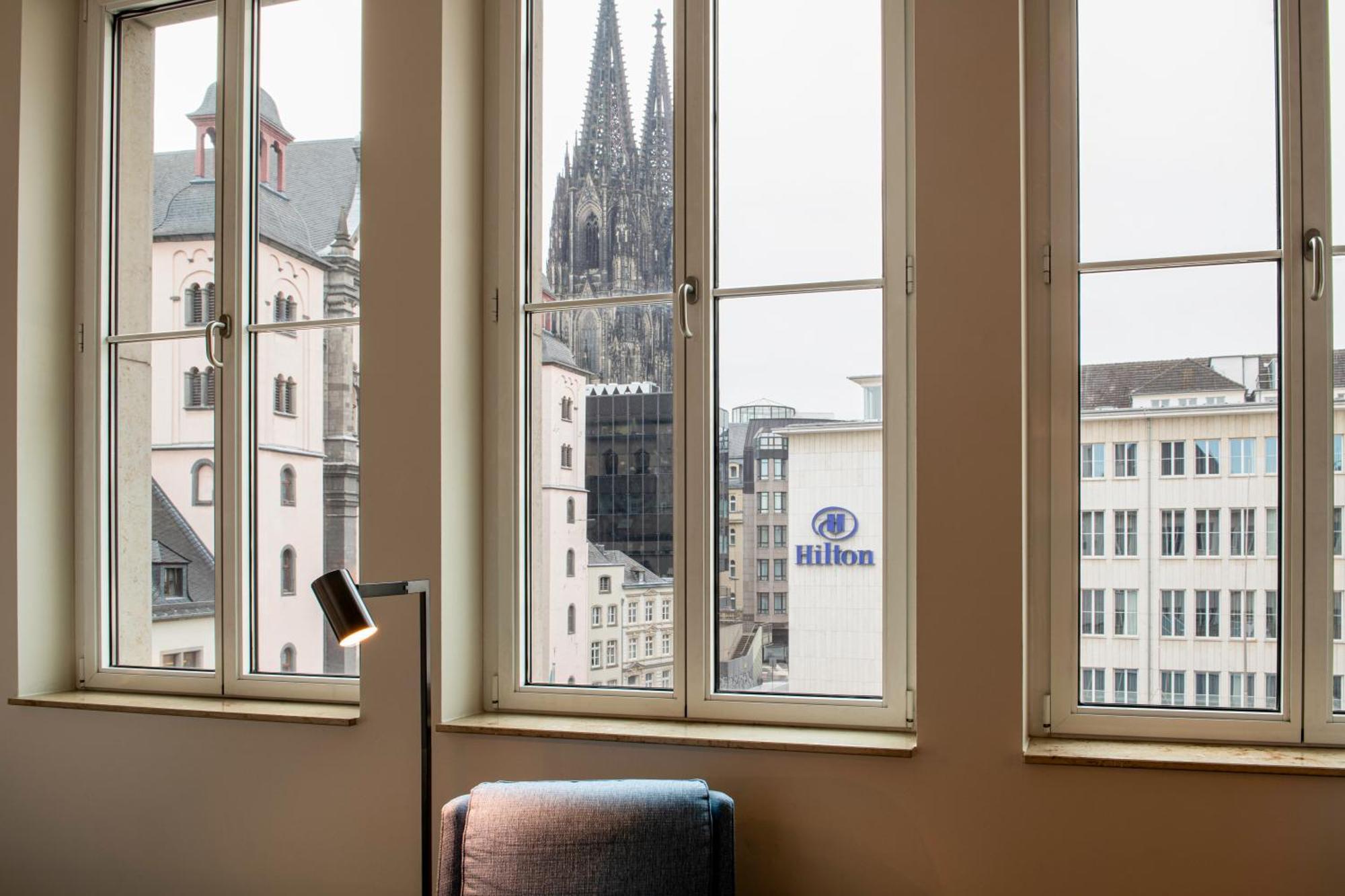 Zimmer mit Kingsize-Bett und Aussicht