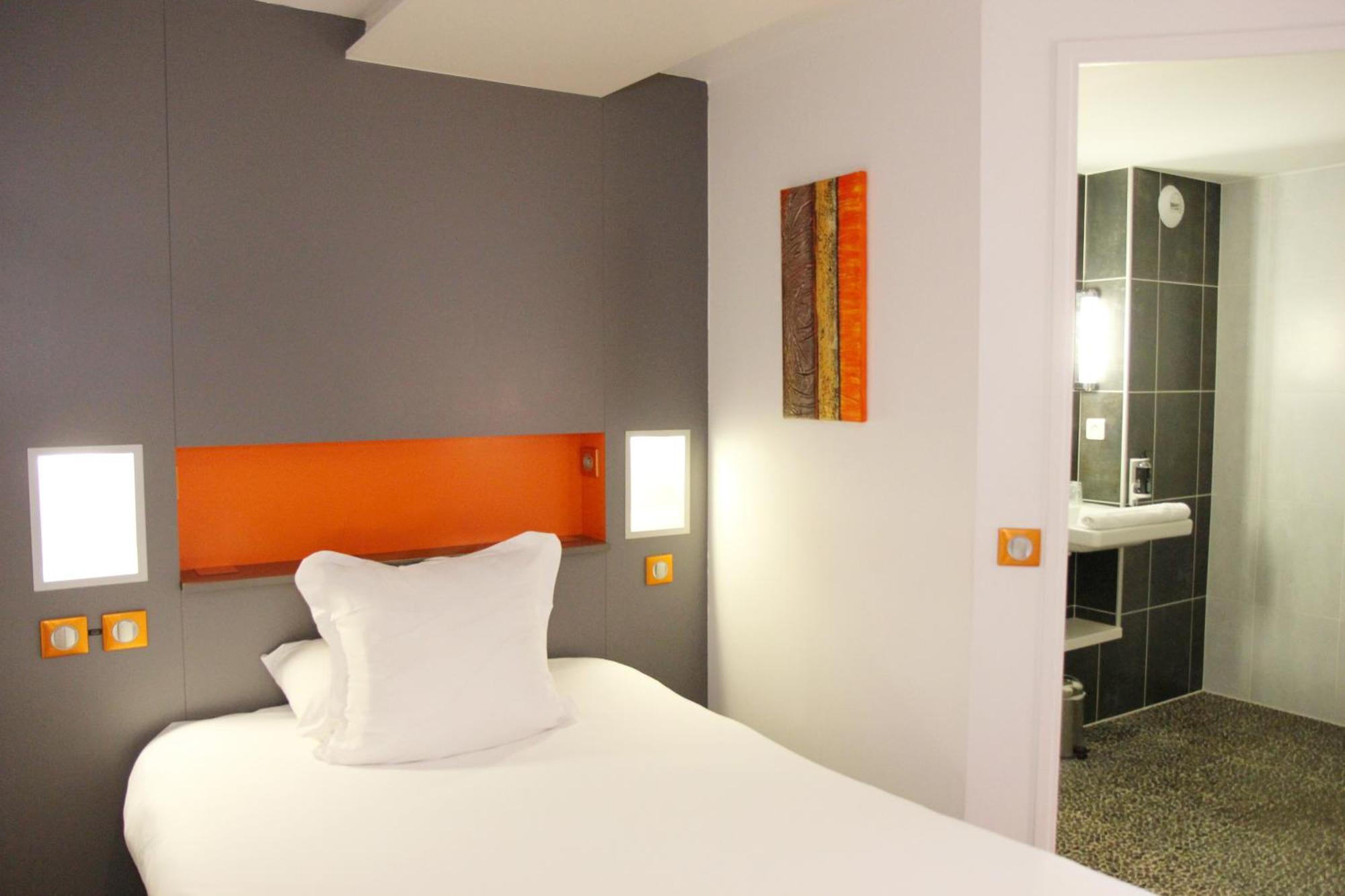 Premium Single Room,1540646752:JPEG