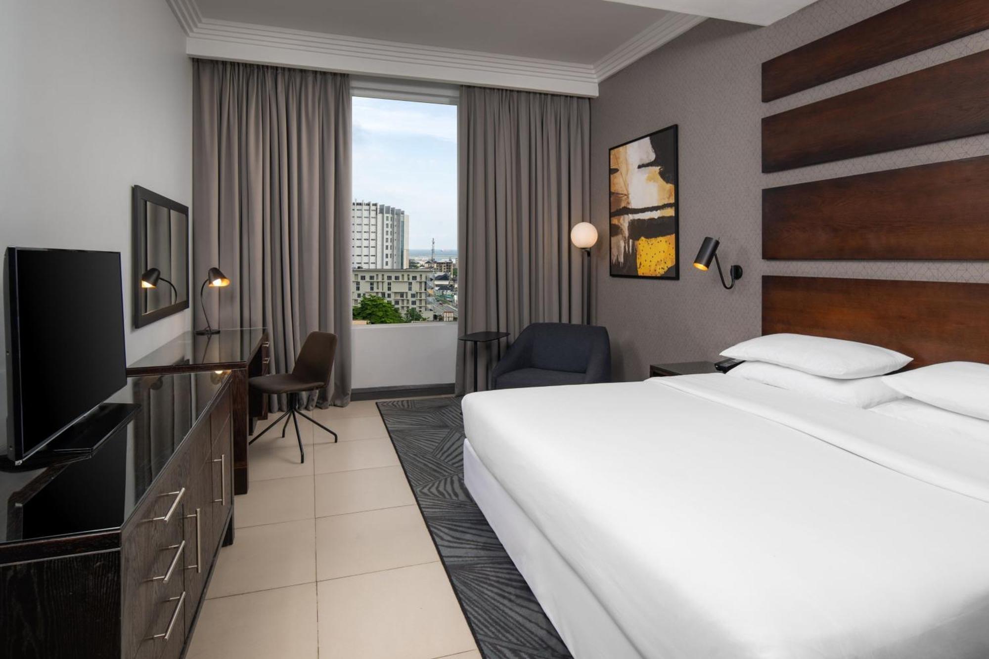 Deluxe King Room City View