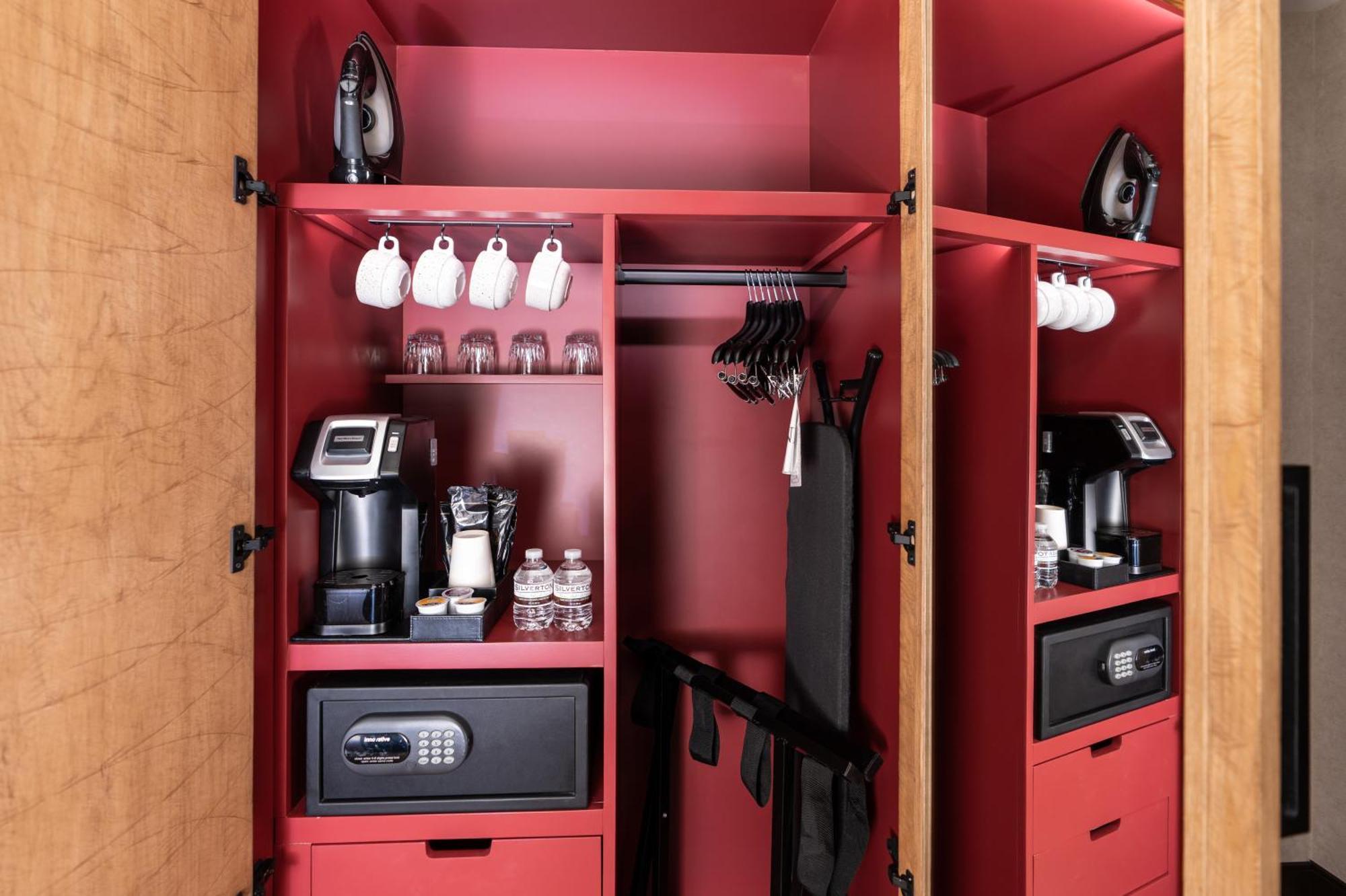 Lodge 2 Queens Beds ADA,1558851616:JPEG