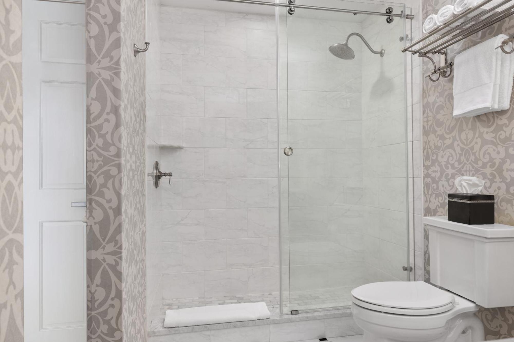 Queen Room - Flannery O'Connor Room,1541353669:JPEG