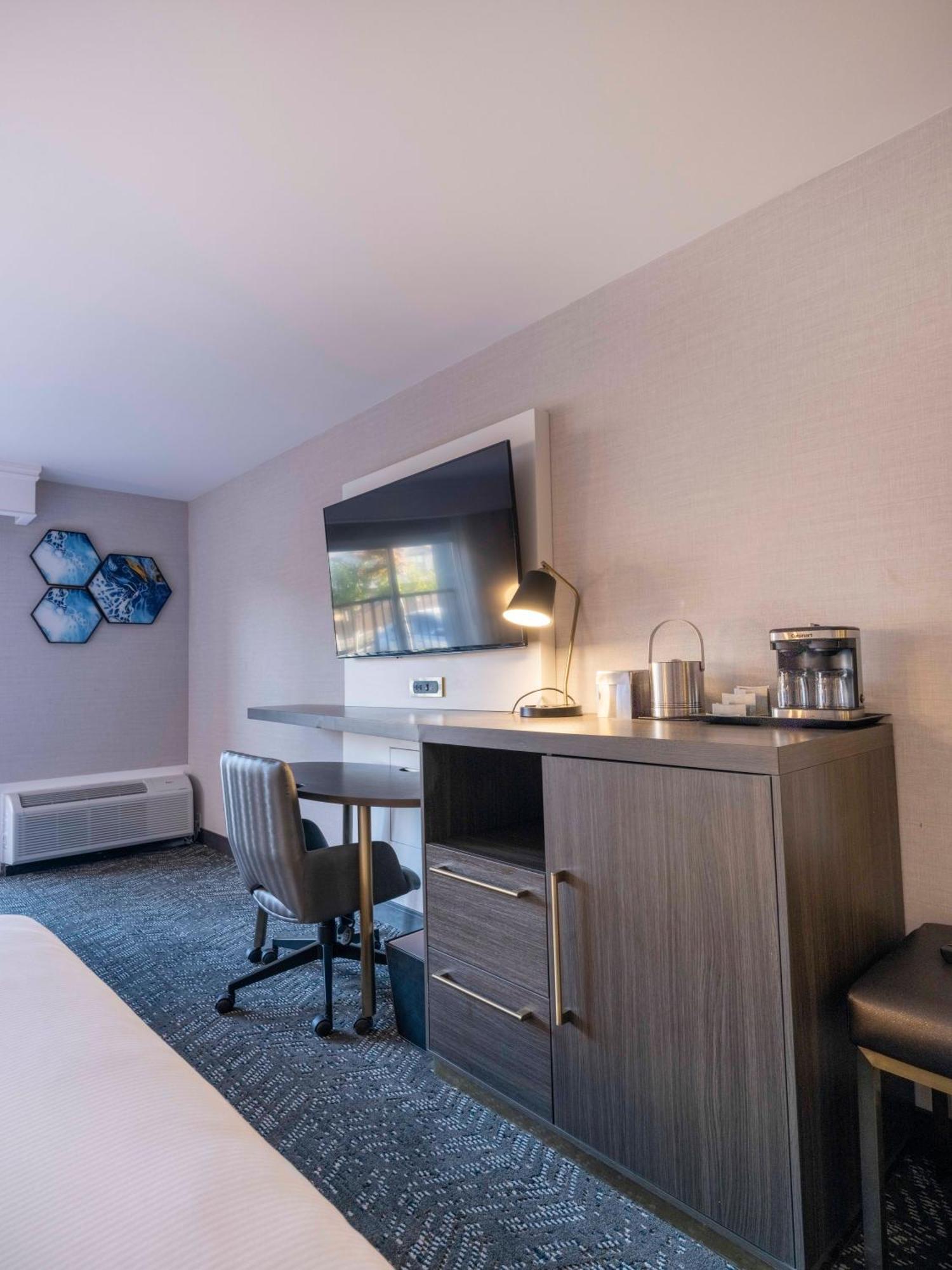 Queen Room Two Queen Beds