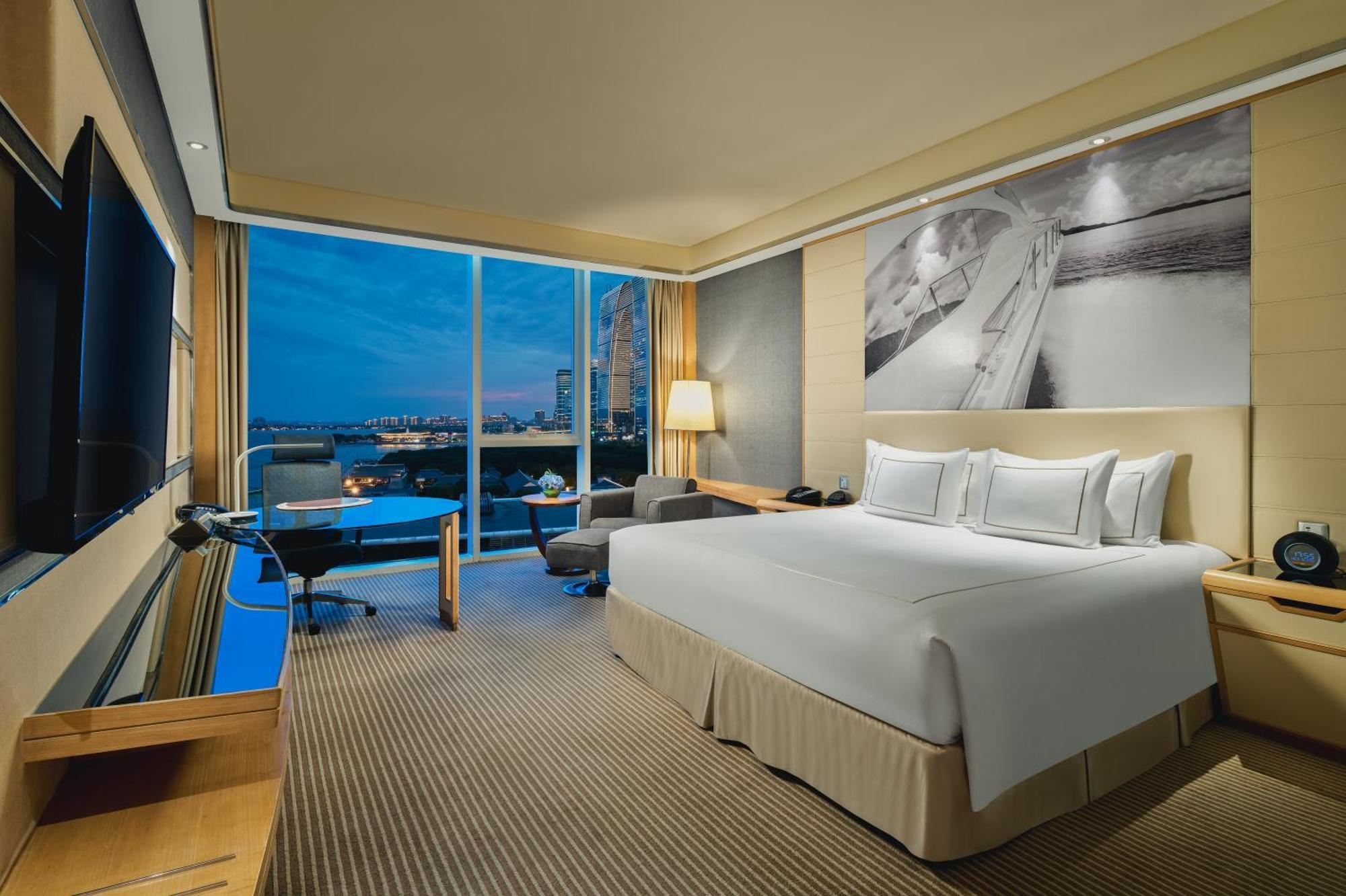 Premium King Room Lake View