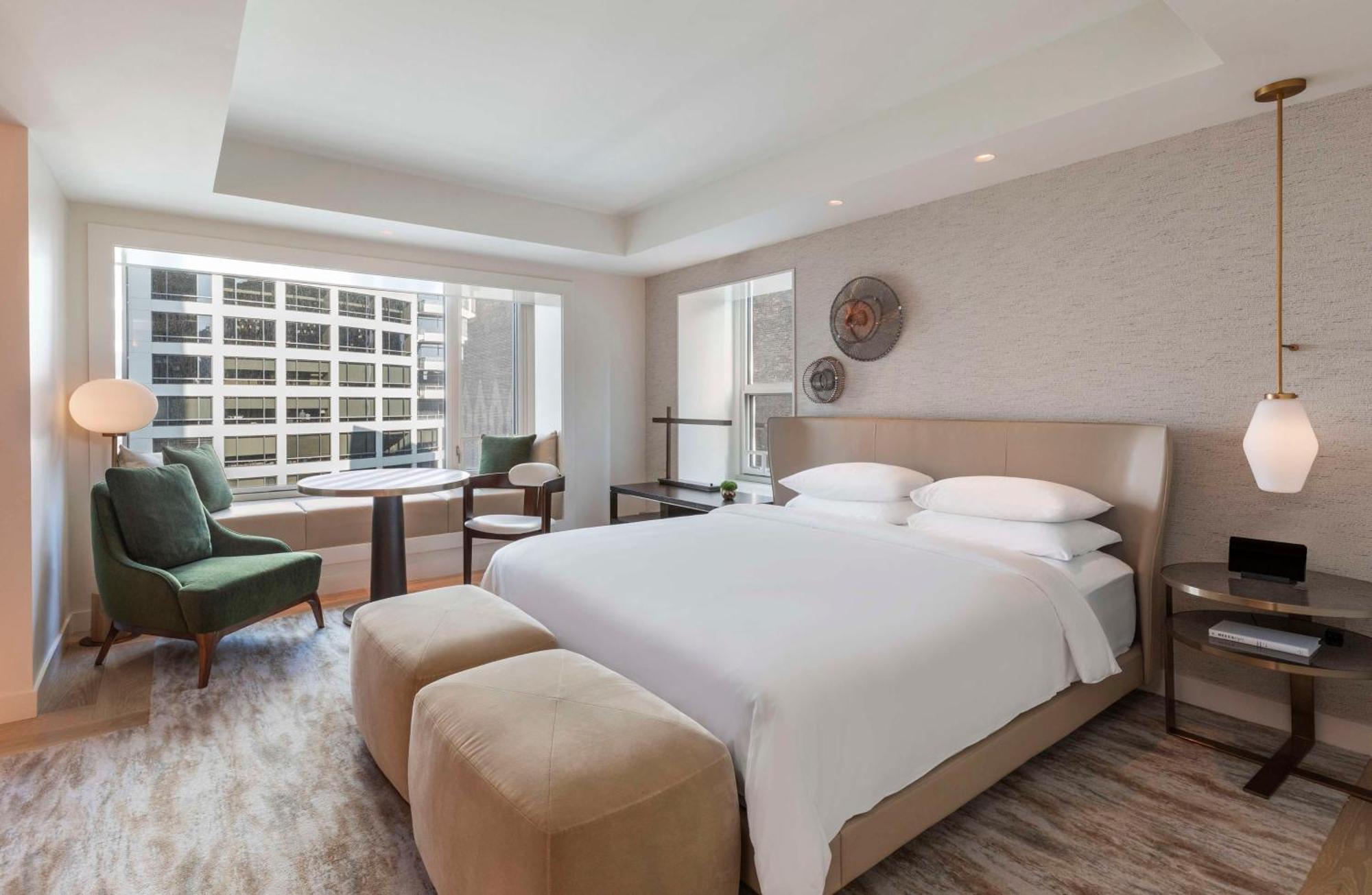 Deluxe King Room City View