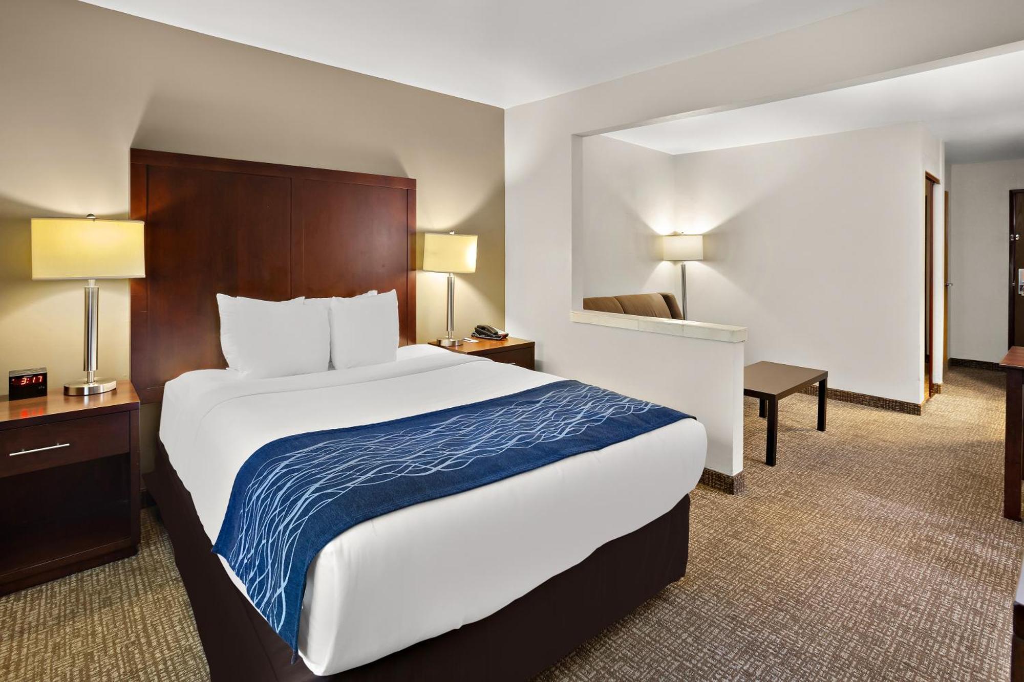 Queen Suite - Accessible/Non-Smoking,1706410438:JPEG