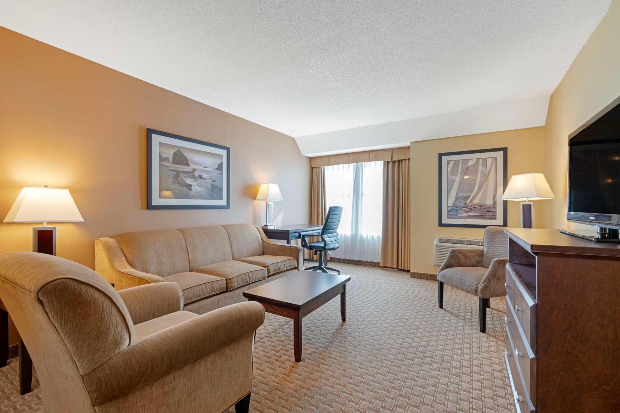 One-Bedroom Queen Suite Two Queen Beds Non-Smoking,1705820361:JPEG