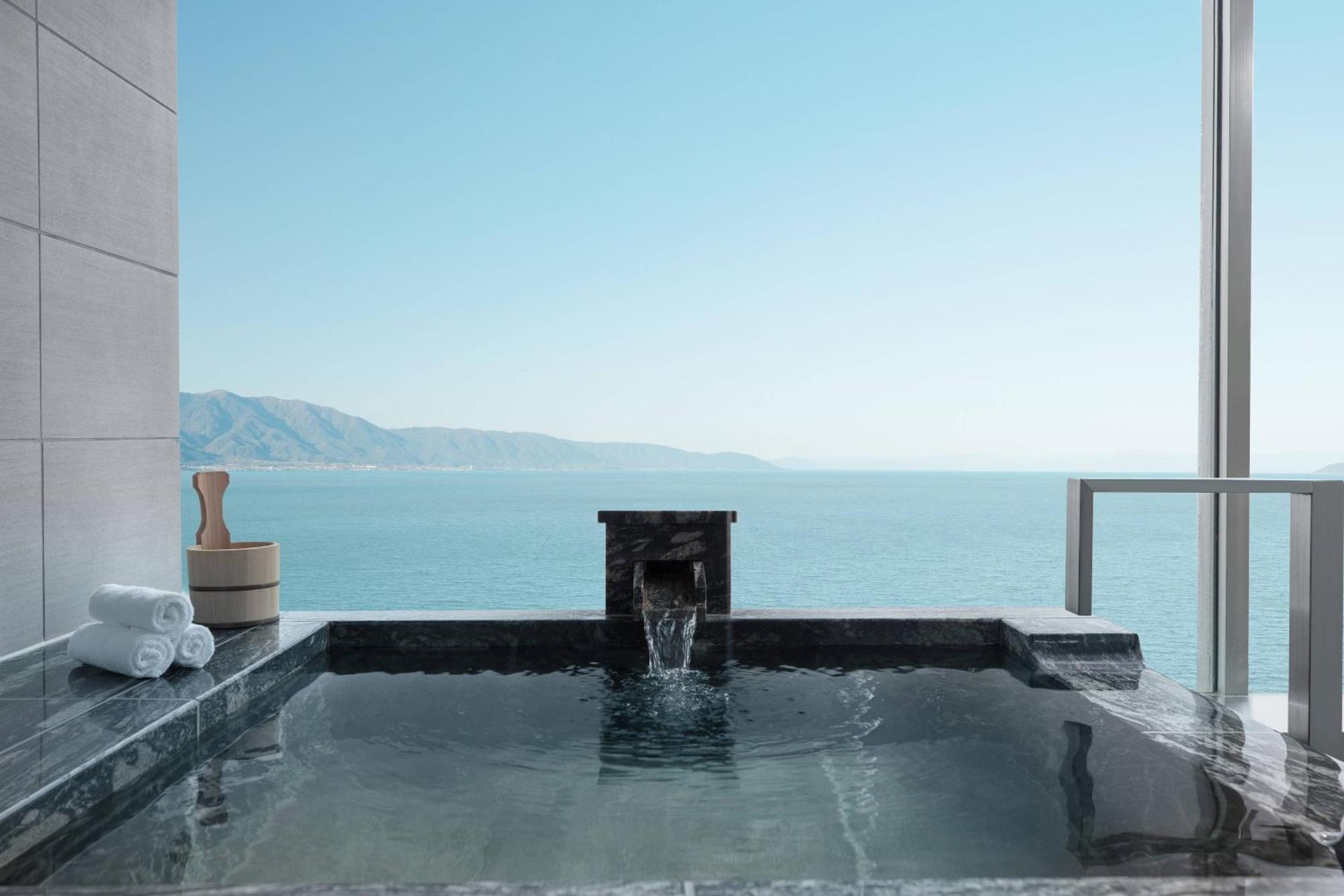 King Room with Lake View and Hot Spring Bath