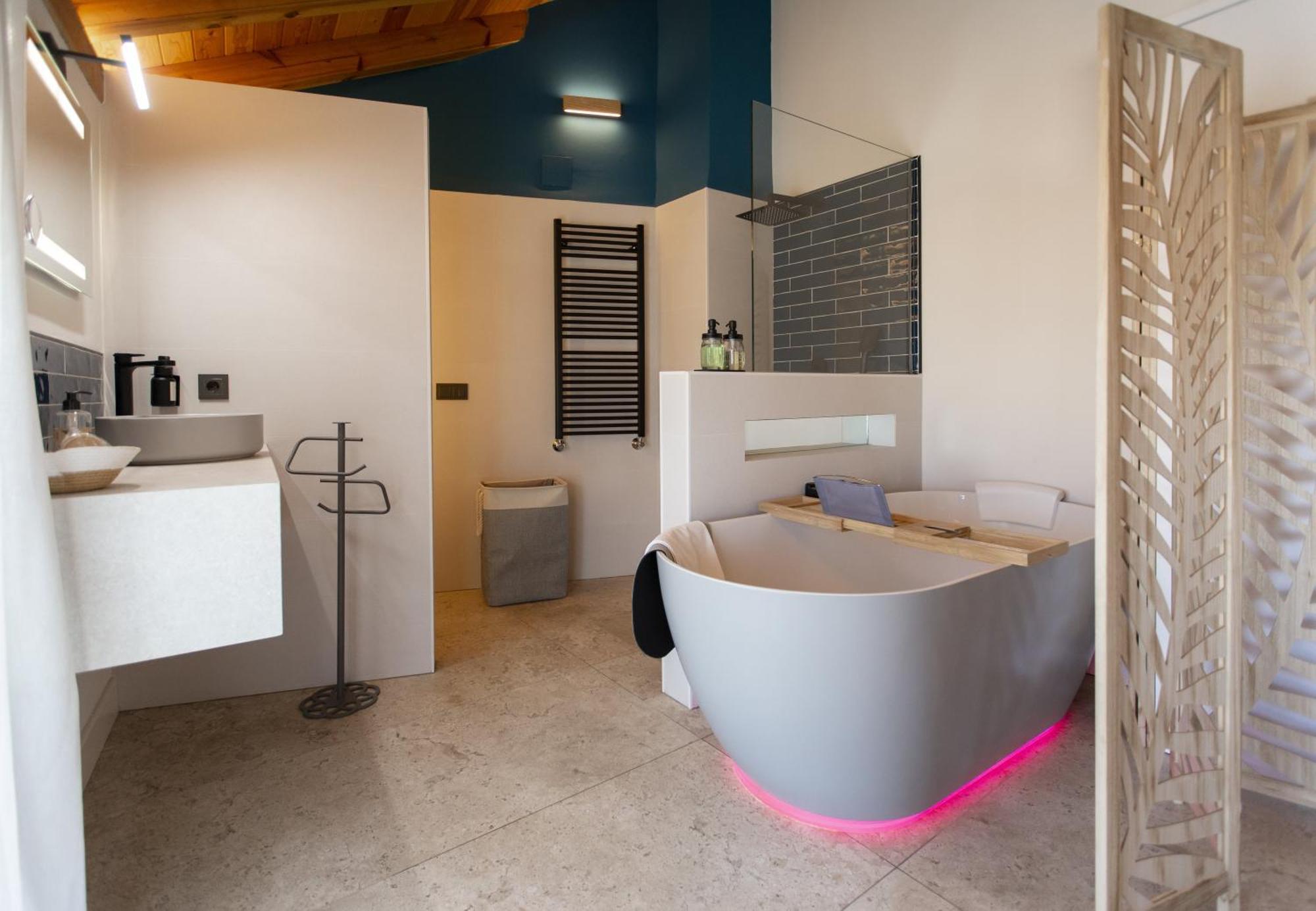 Deluxe Double Room Balcony Mountain View Bathtub
