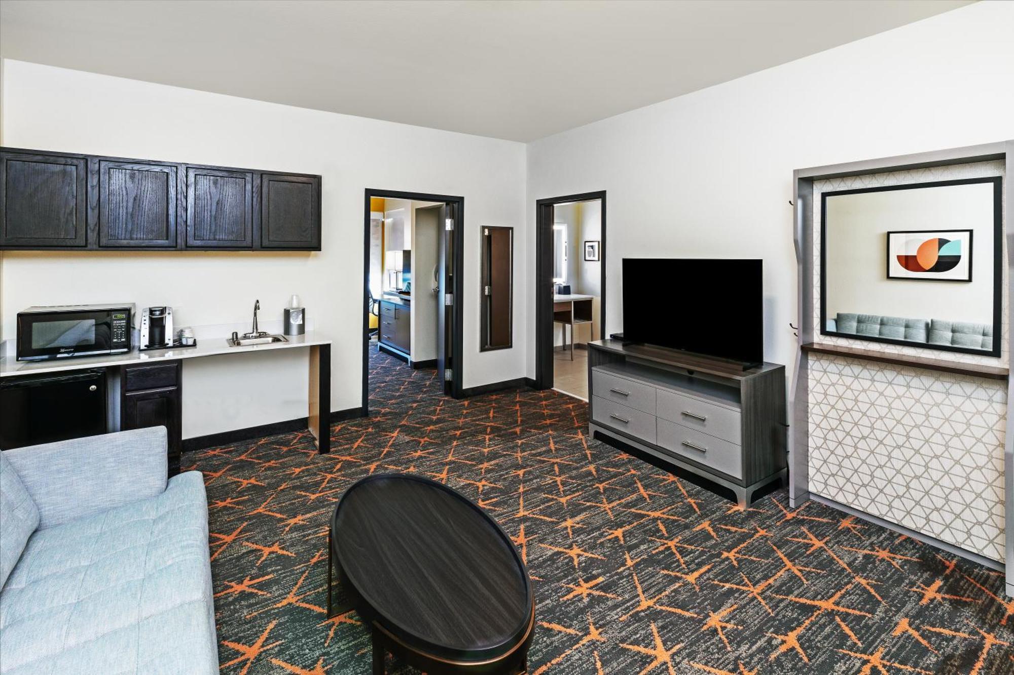 One-Bedroom King Suite Sofa Bed Non-Smoking,1499089711:JPEG
