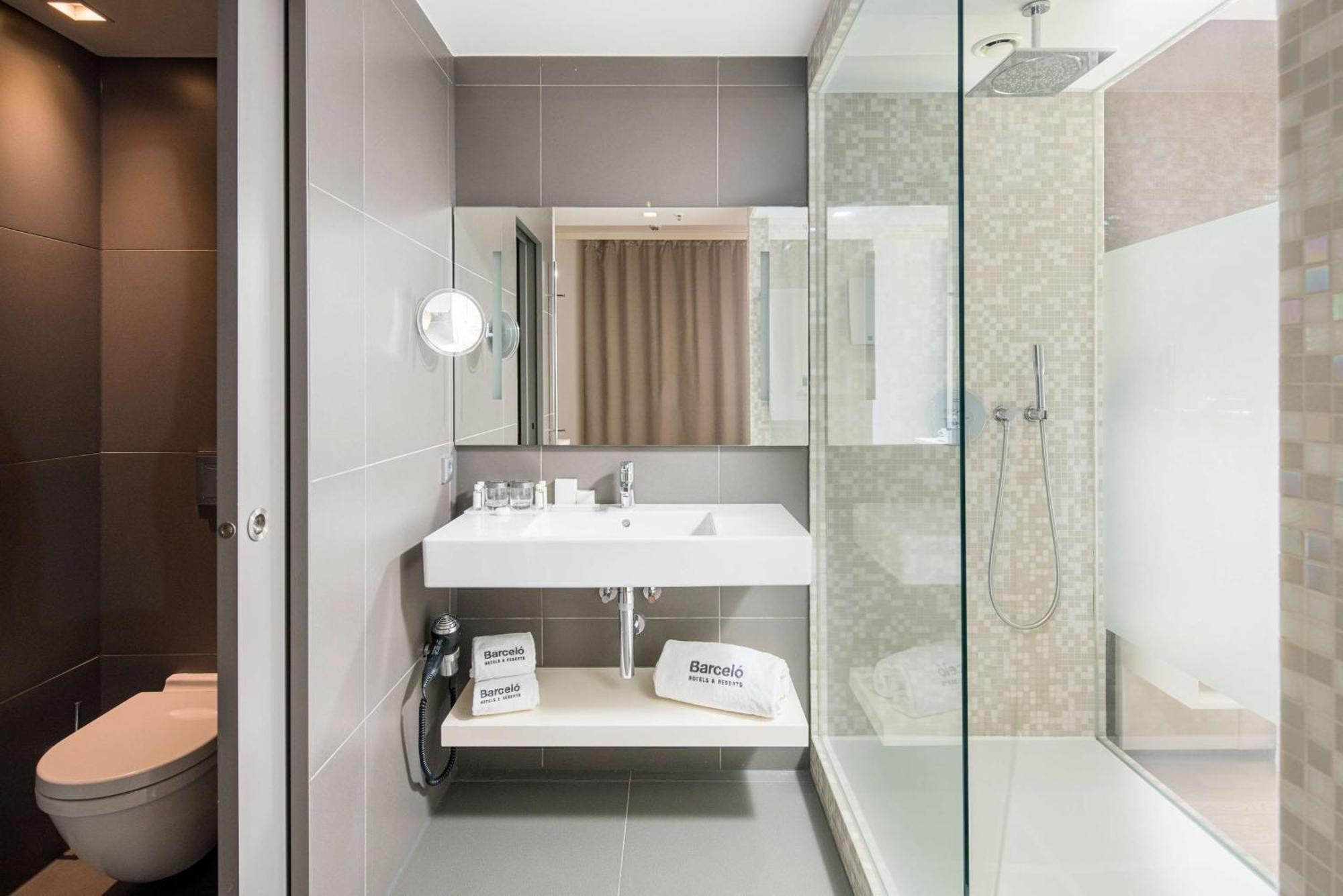 Deluxe Double Room with Extra Bed,1543175158:JPEG