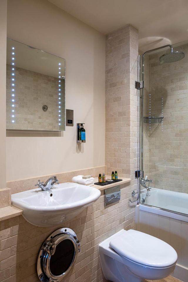 Deluxe Double Room with Side Sea View