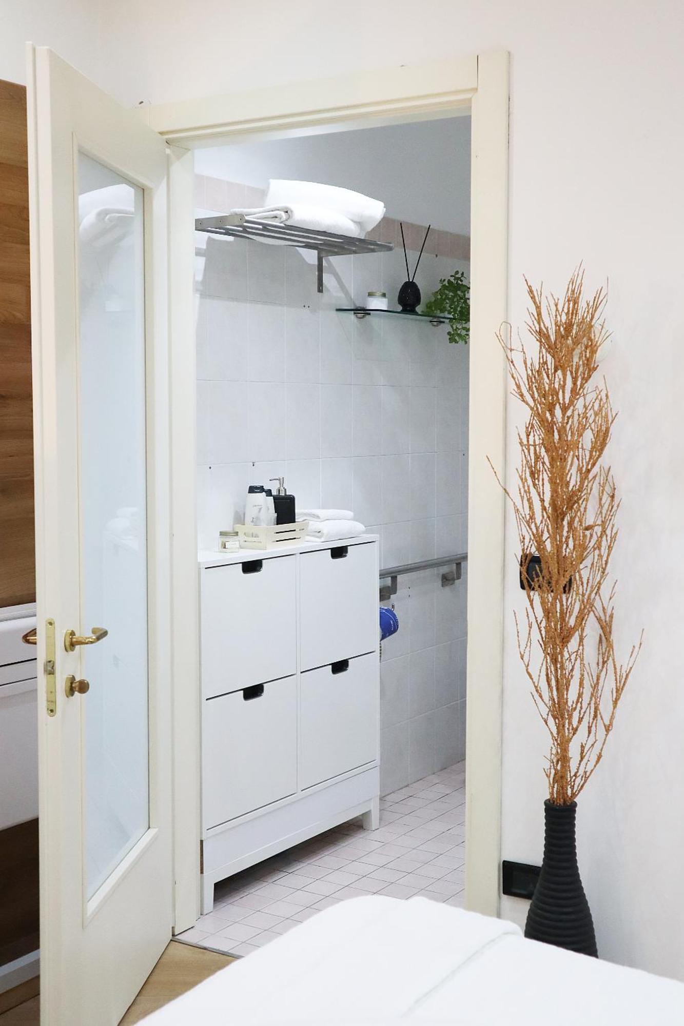 Double Room,1543596961:JPEG