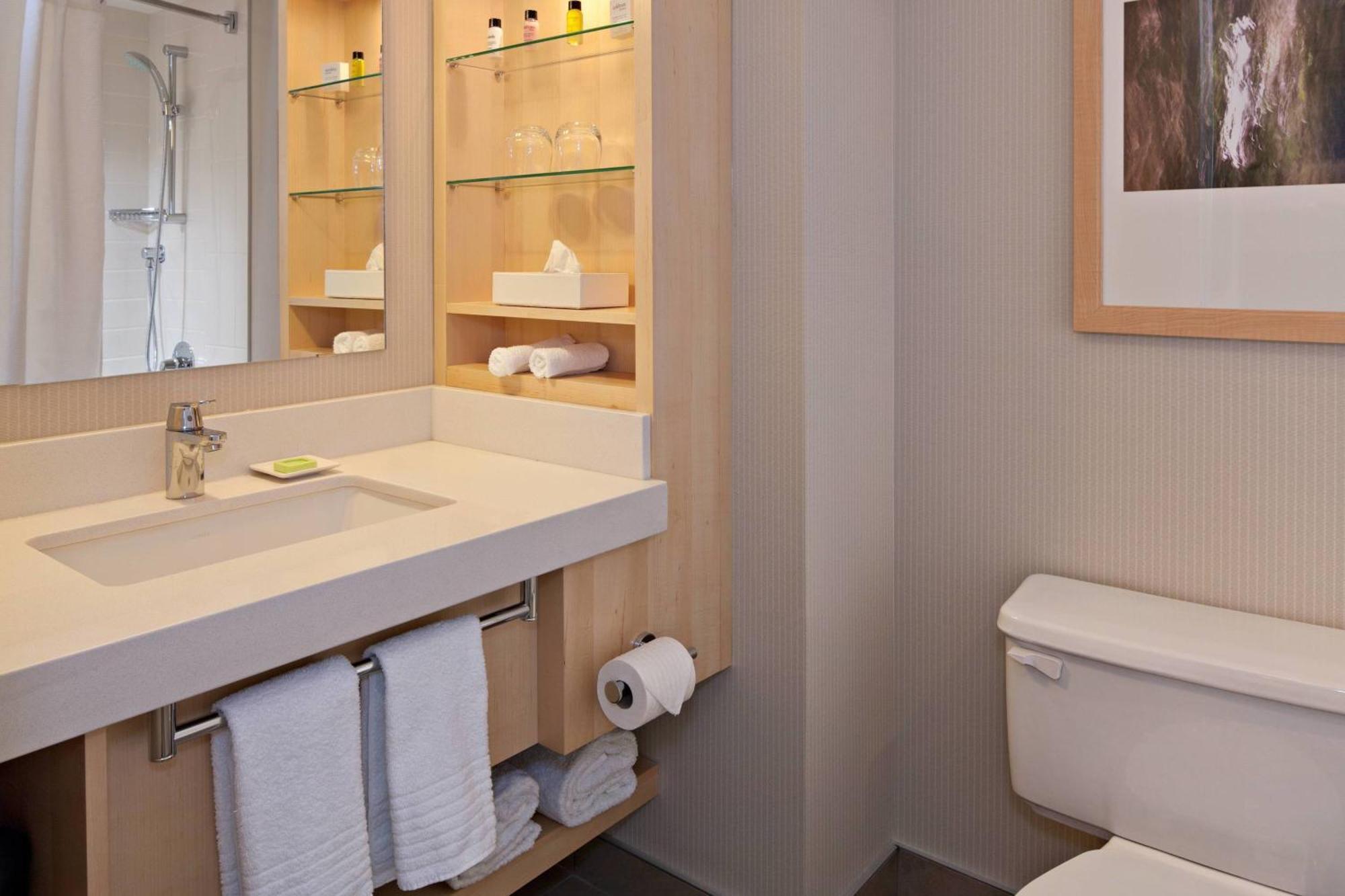 Queen Room,1543870474:JPEG