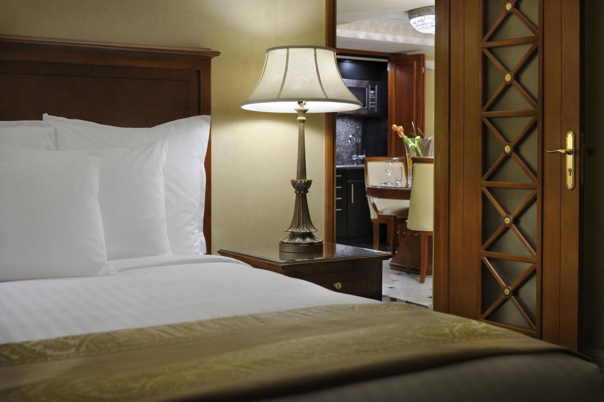 Diplomatic Suite, 1 King, Balcony,1543911589:JPEG