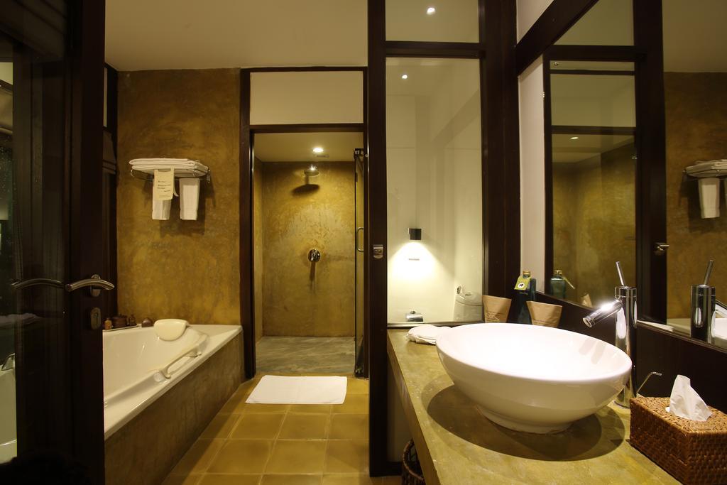 Deluxe Double Room Sea View at Center Point Black Coral & at Seaside Social restaurants