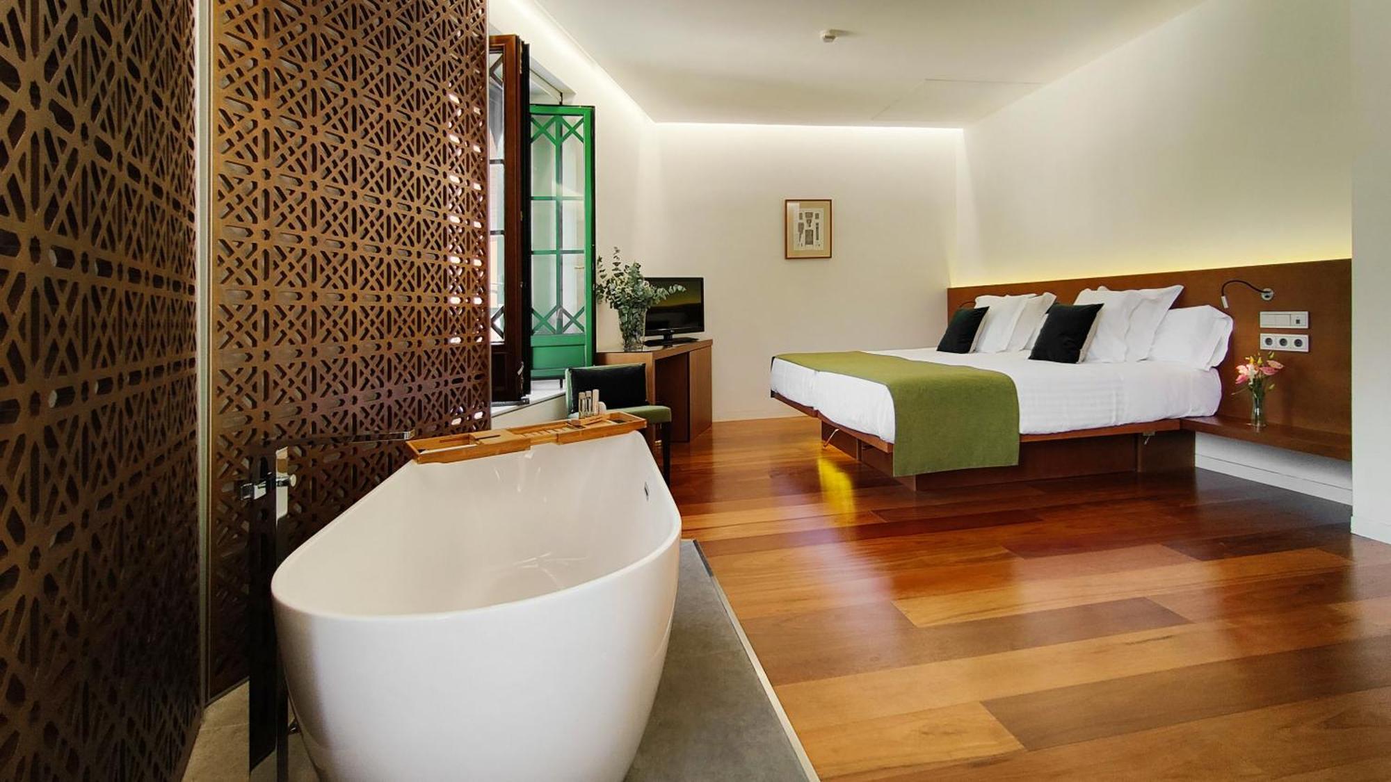 Deluxe Twin Room Walk Shower Non-Smoking