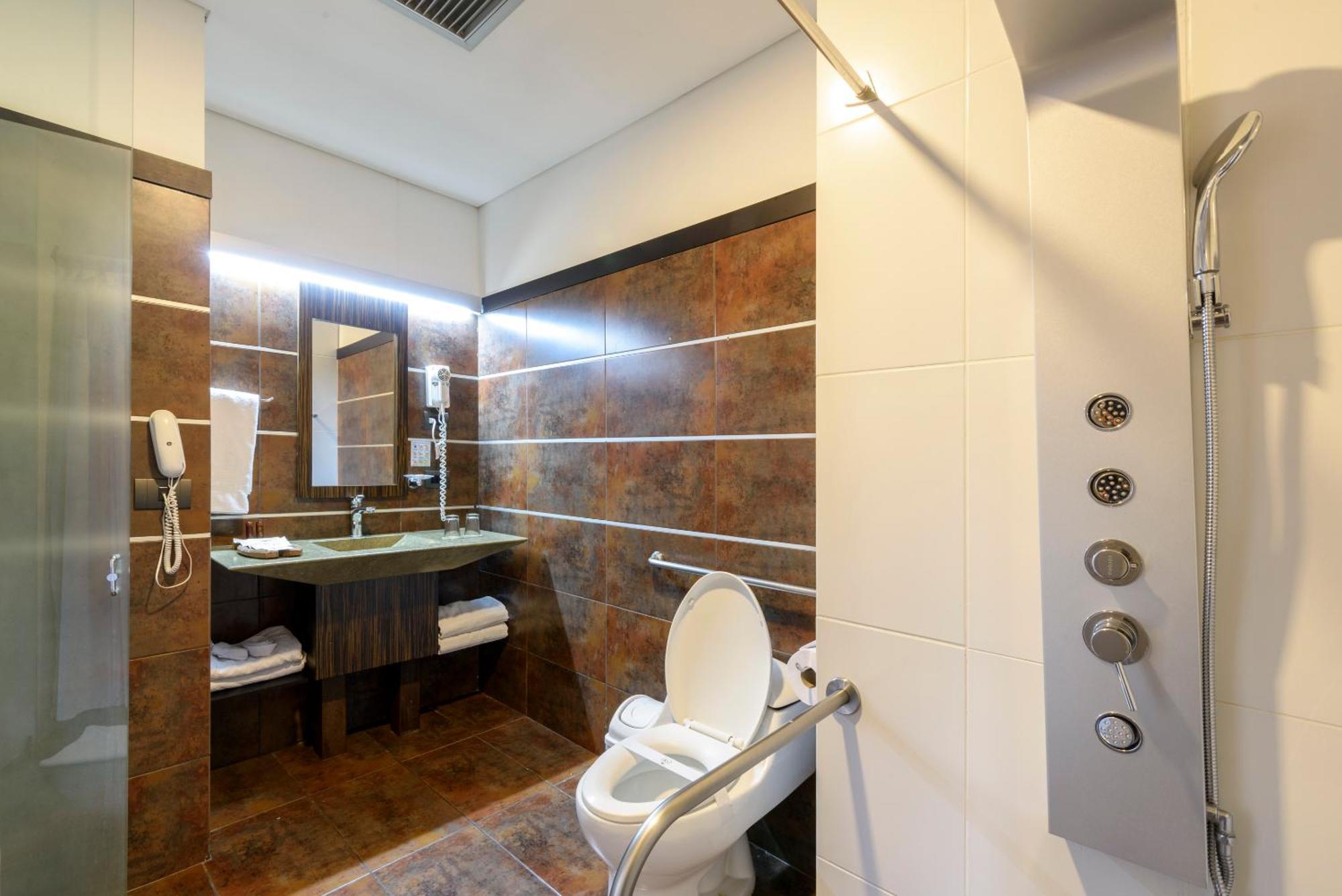 Suite,1544187202:JPEG