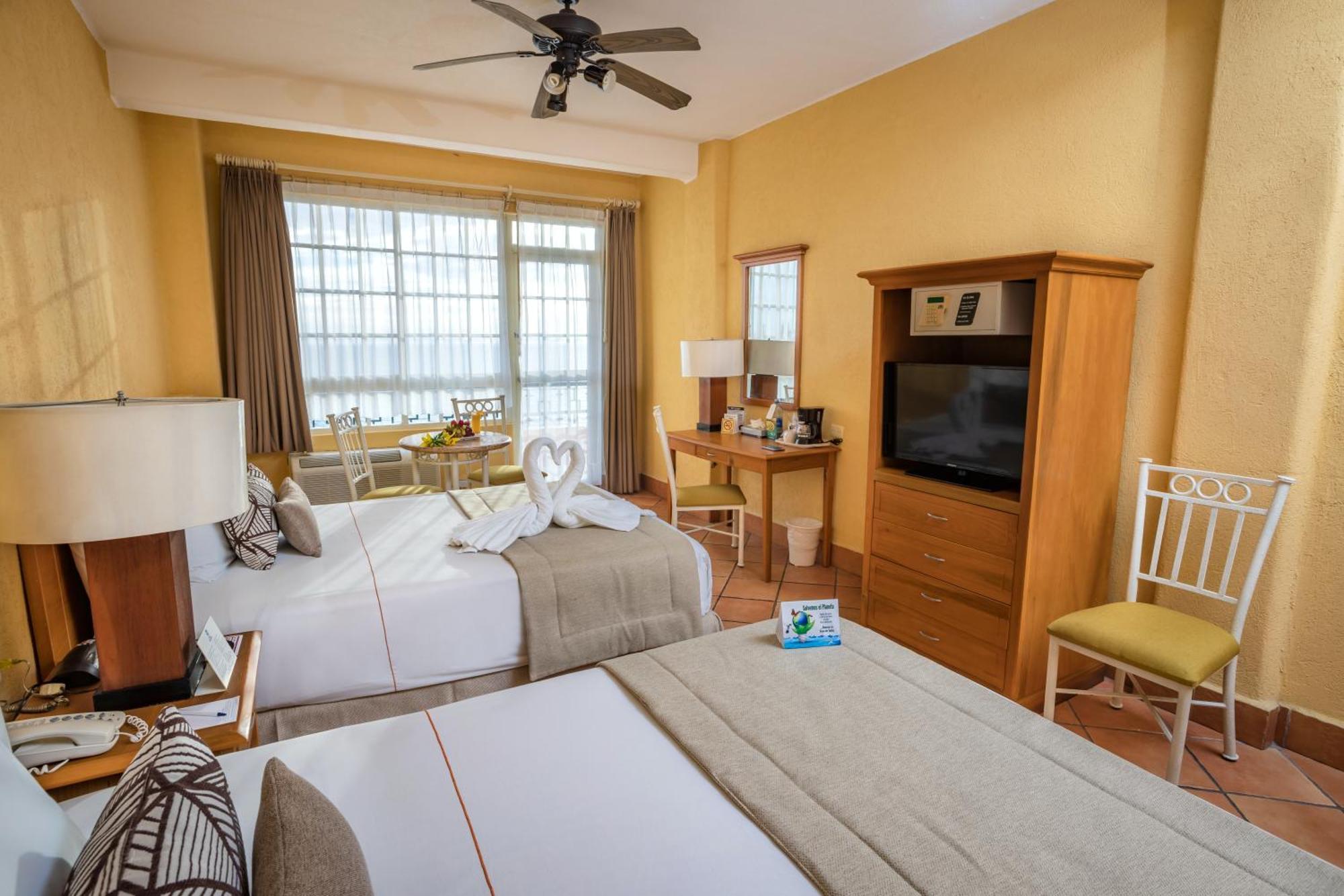 Suite with Two Double Beds - Non-Smoking,1544841571:JPEG