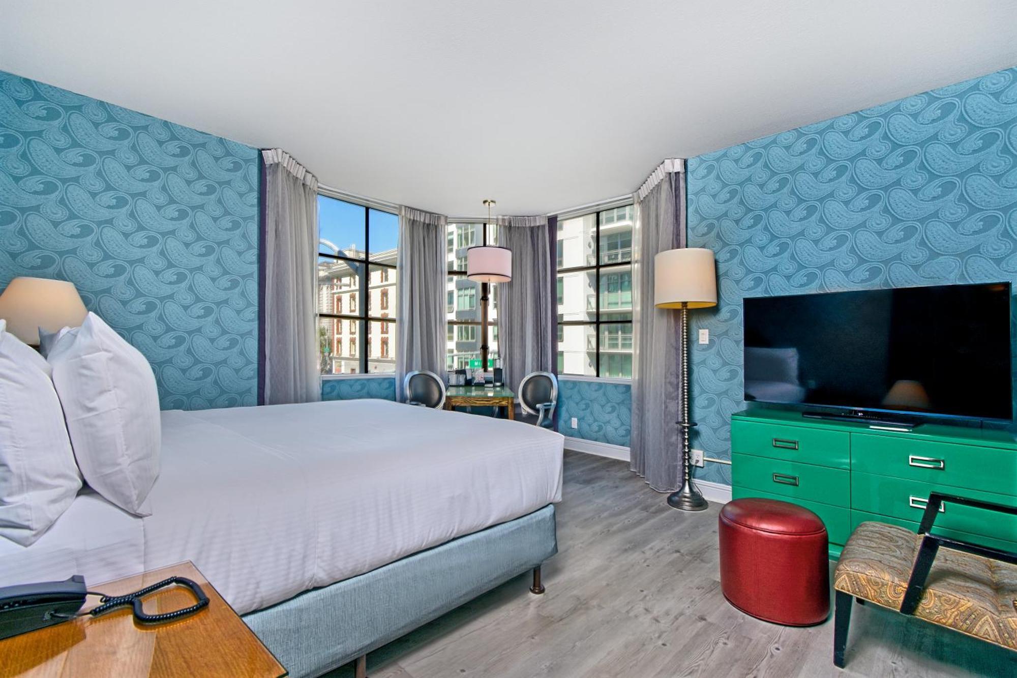 Deluxe King Room