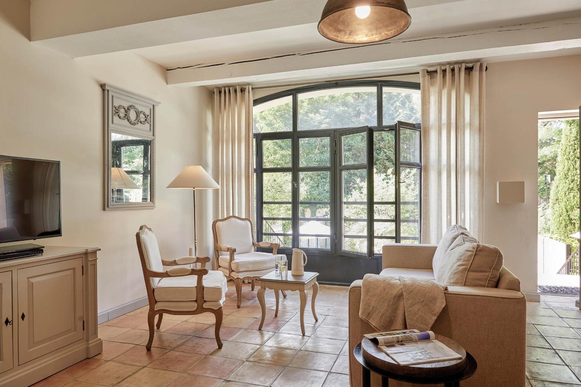 Two-Bedroom House Terrace or Garden Vendangeurs