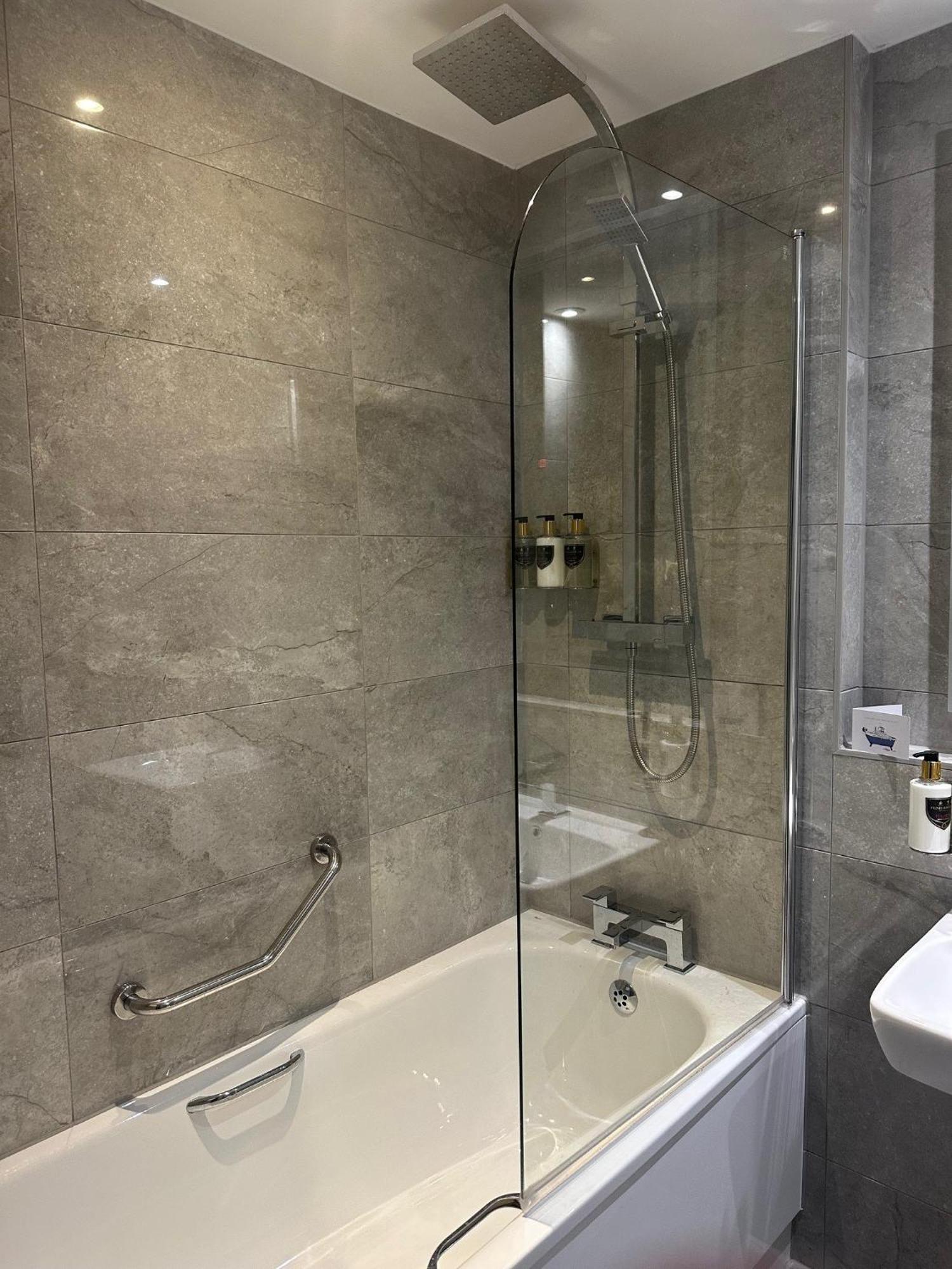 Deluxe Double Room Lake View,1545186100:JPEG