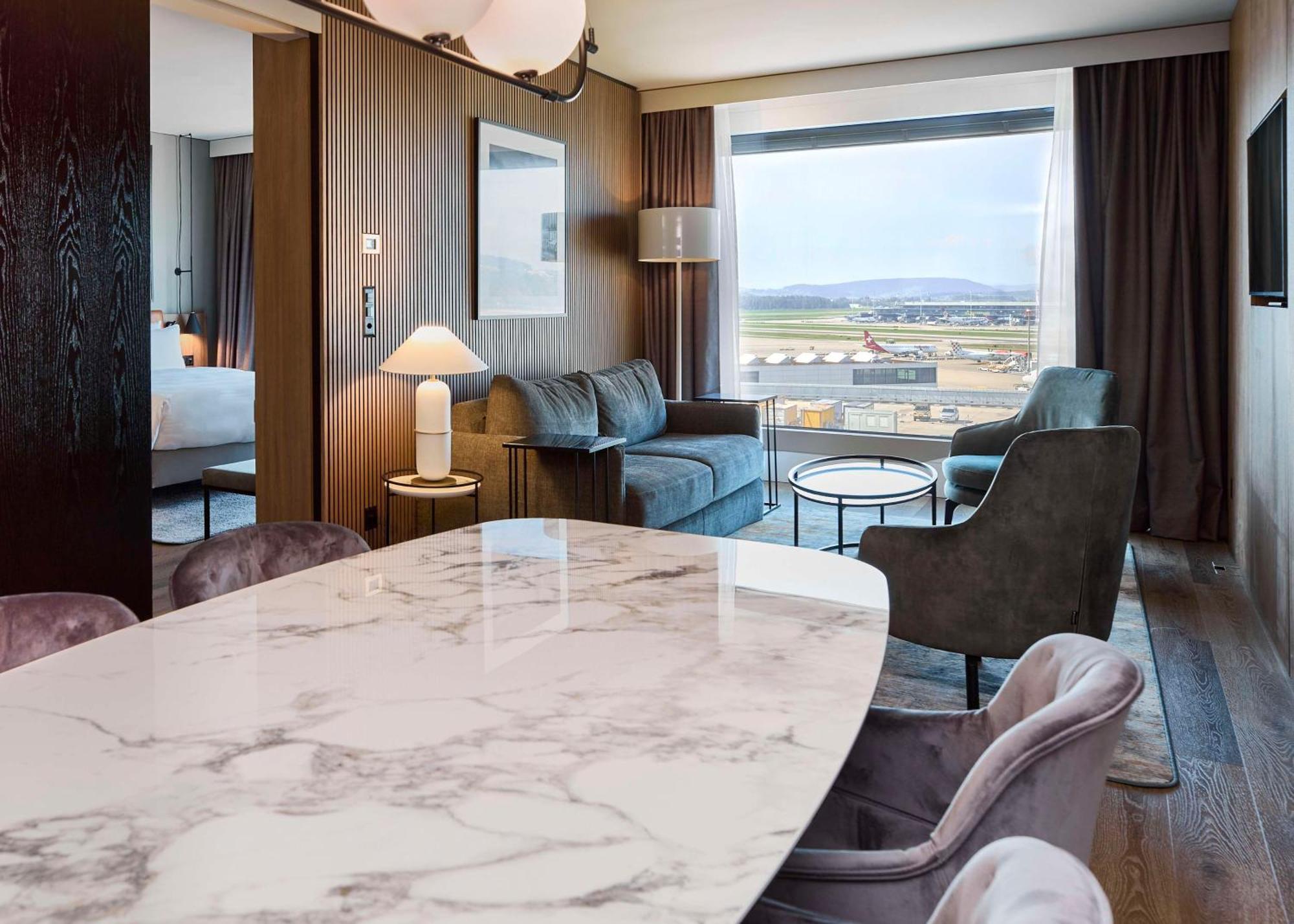 Suite Airfield View