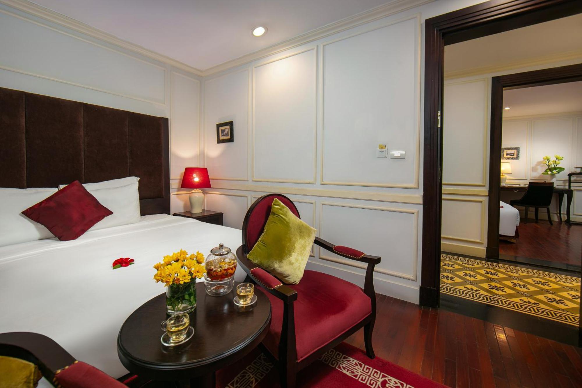 Connecting Room