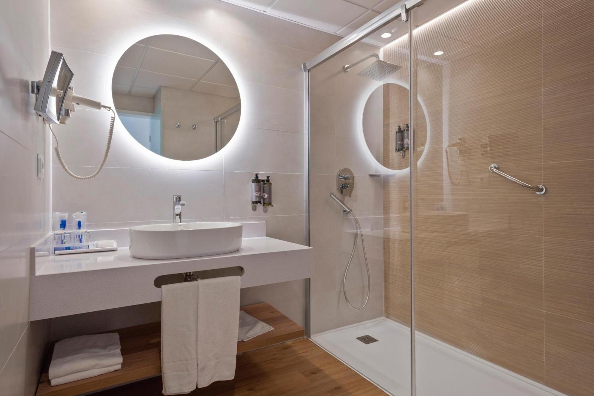 Superior Double Room (2 Adults),1545725878:JPEG