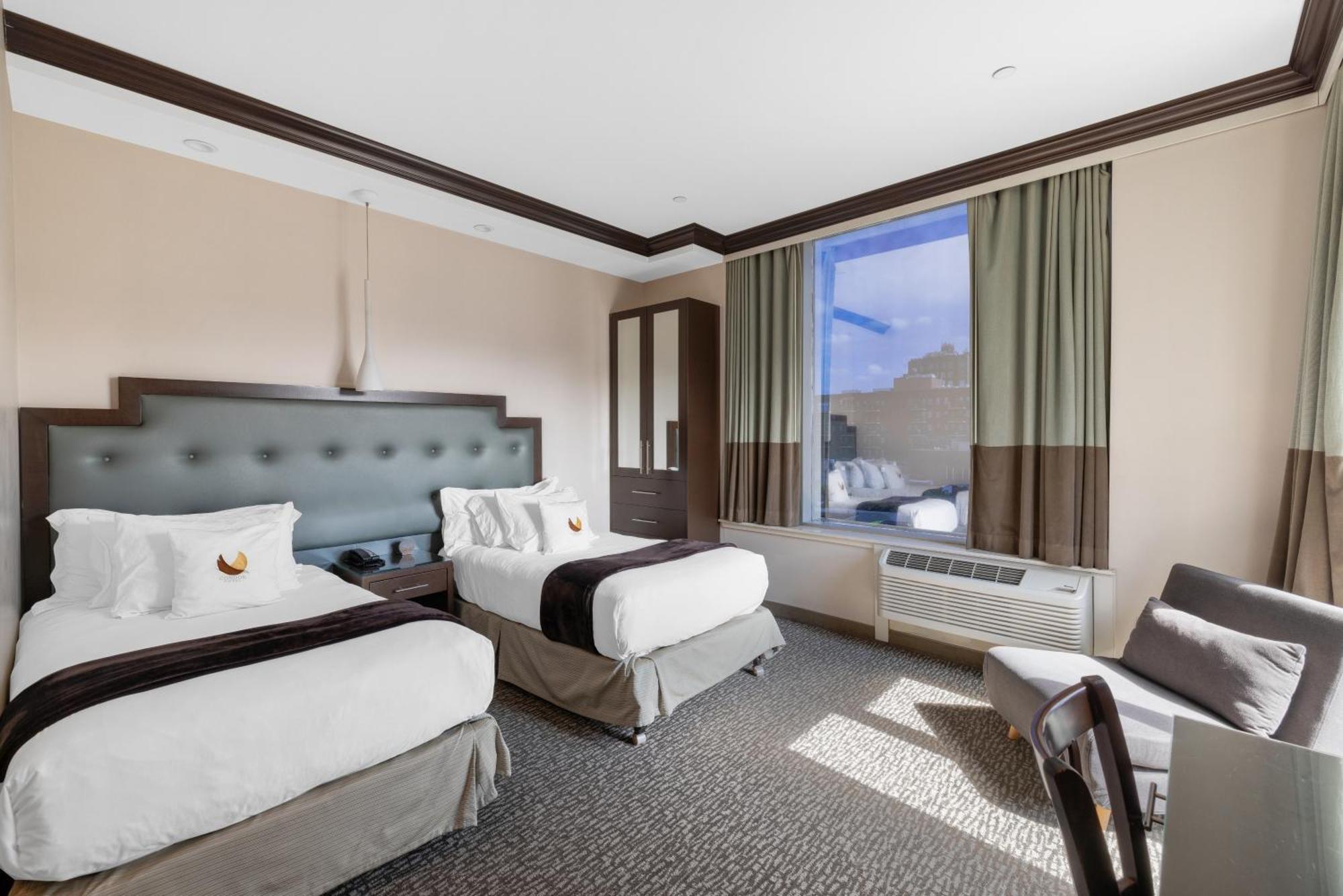 Corner Room Two Twin Beds Non-Smoking